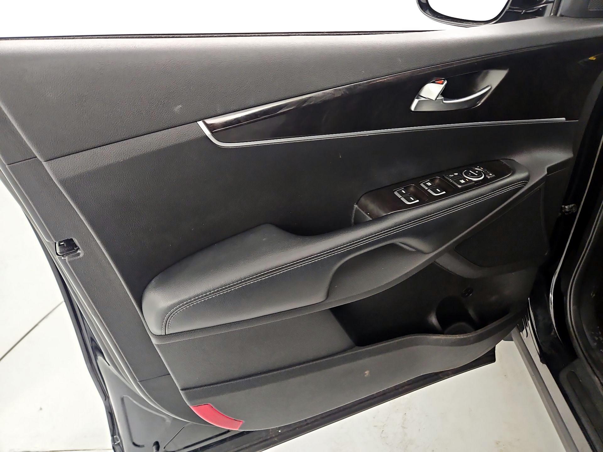 Thumbnail: 2017 Kia Sorento - 12