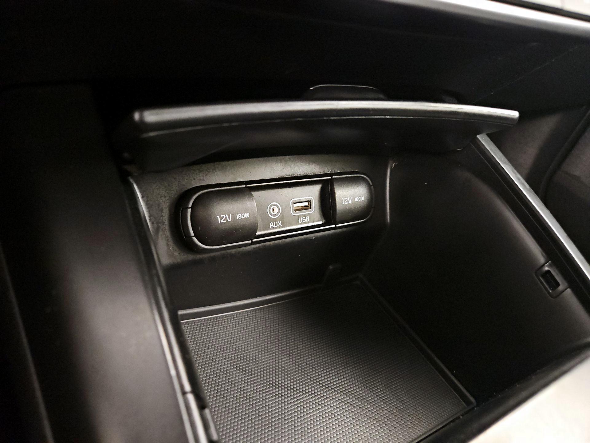 Thumbnail: 2017 Kia Sorento - 18