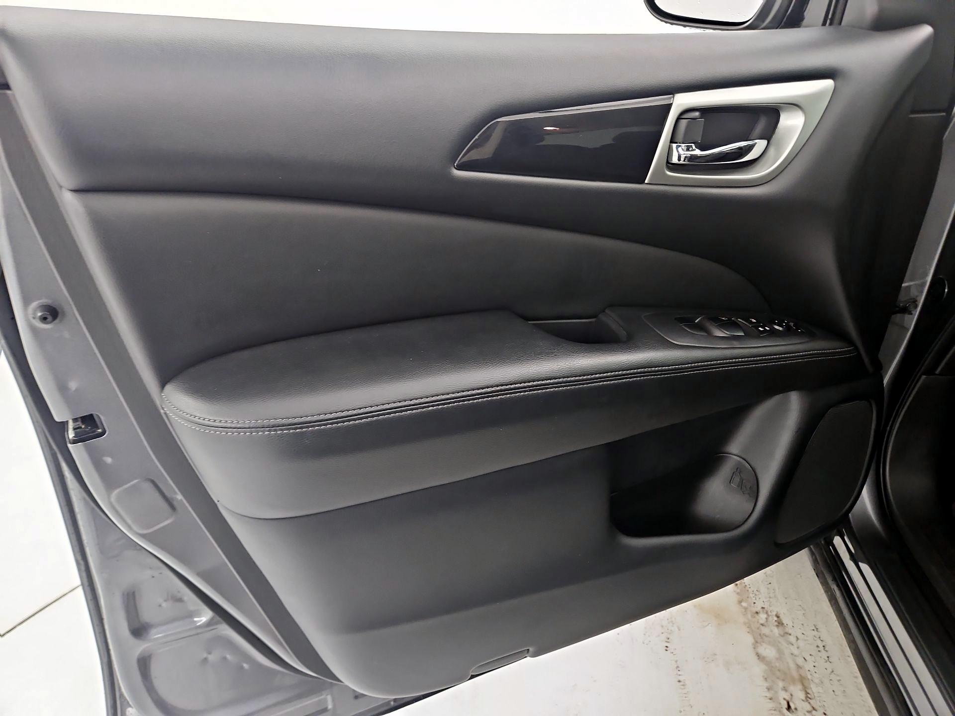 Thumbnail: 2020 Nissan Pathfinder - 12