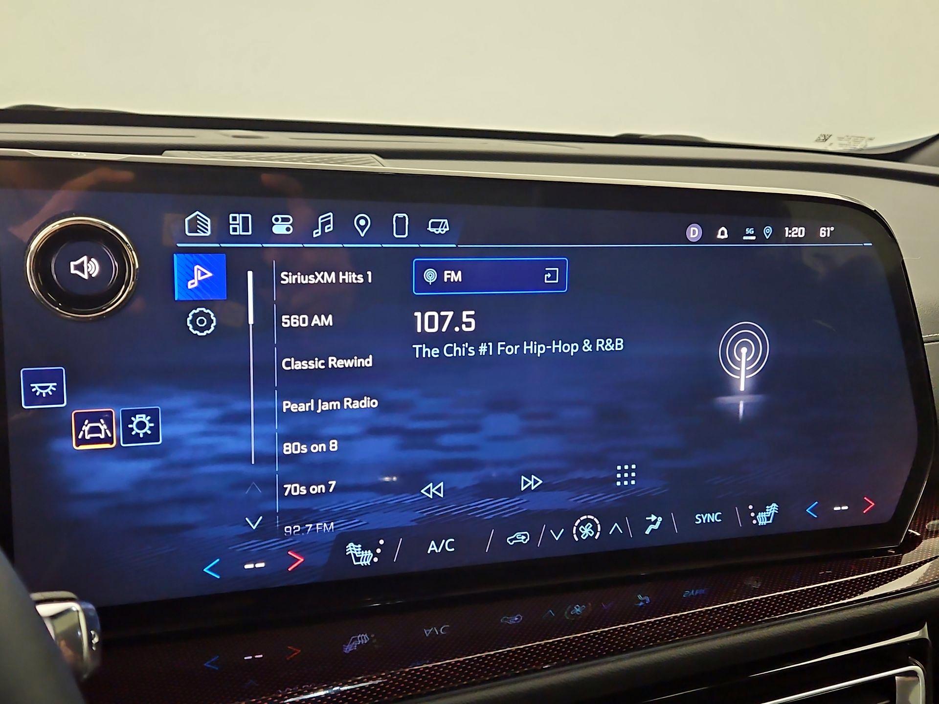 Thumbnail: 2025 Chevrolet Traverse - 16