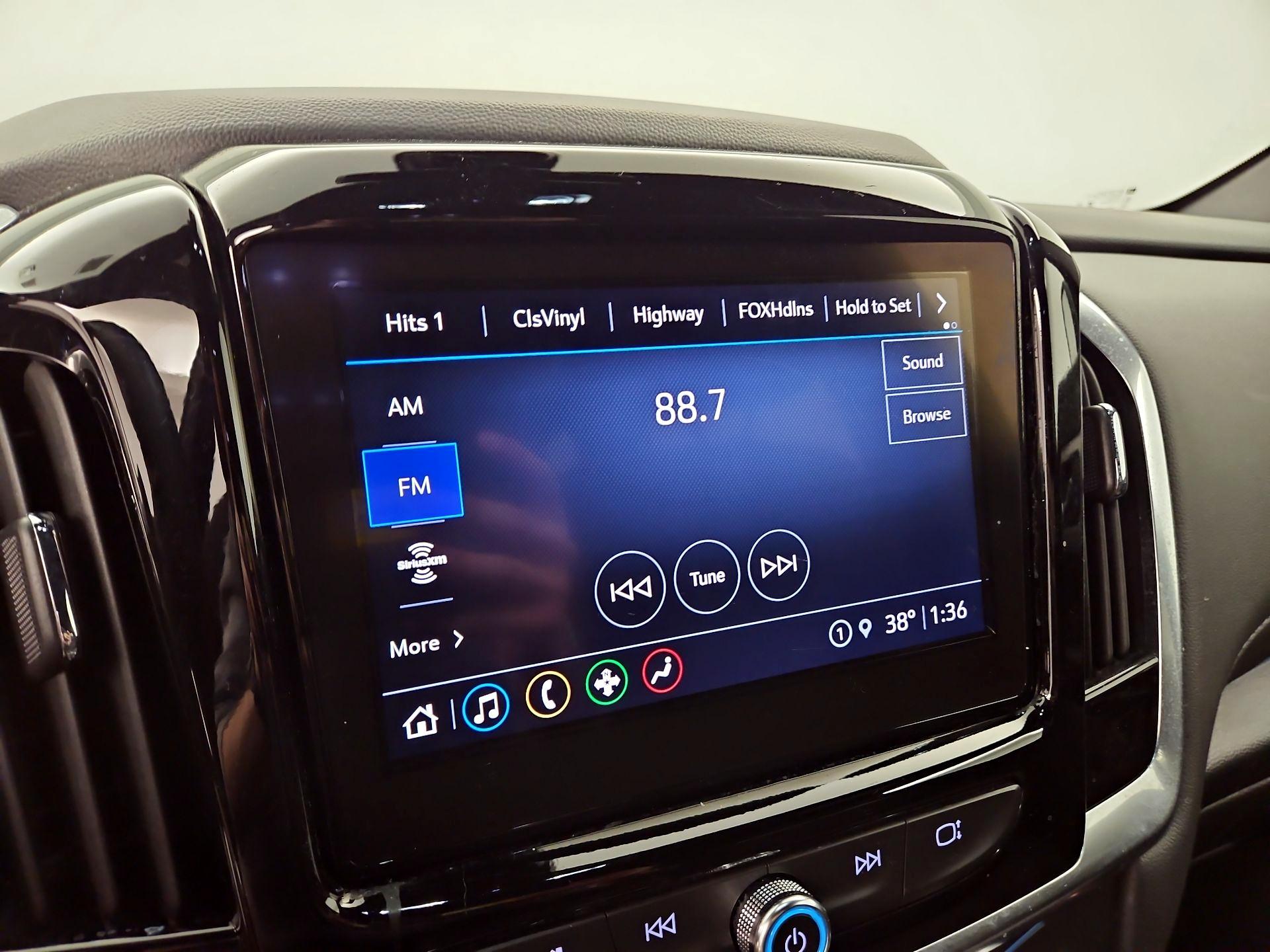 Thumbnail: 2023 Chevrolet Traverse - 15