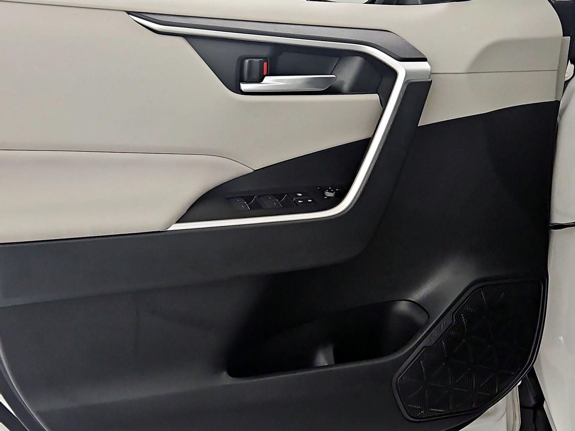 Thumbnail: 2025 Toyota RAV4 - 12