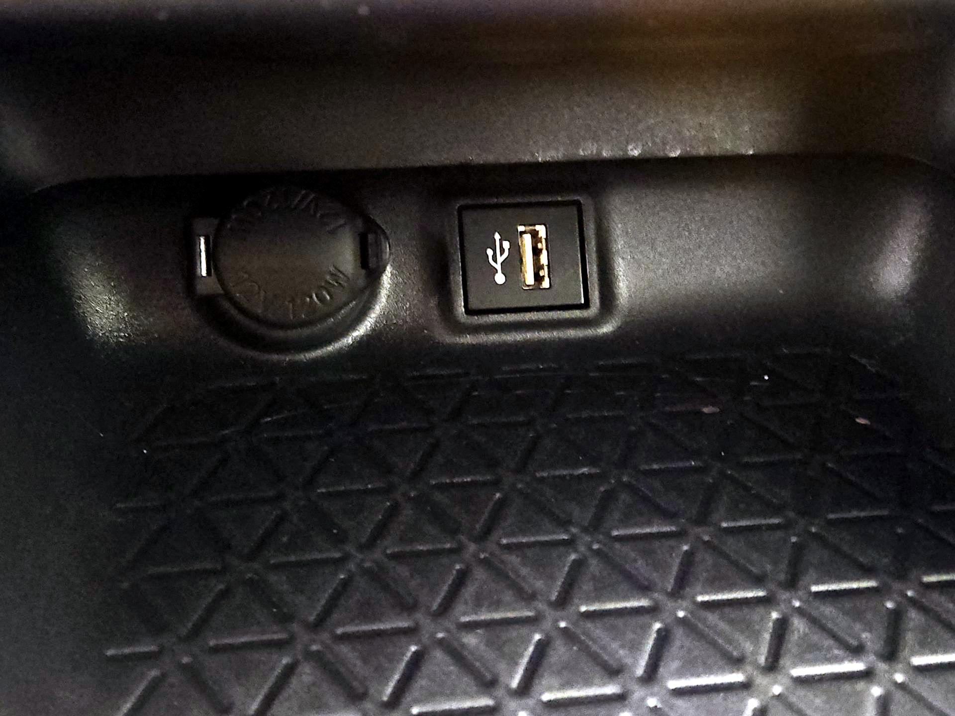 Thumbnail: 2025 Toyota RAV4 - 18