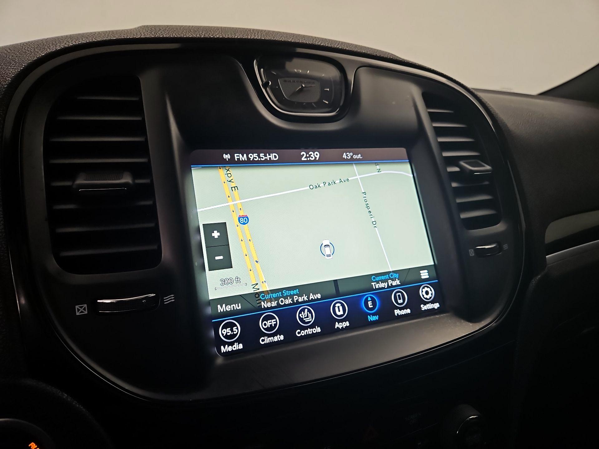 Thumbnail: 2022 Chrysler 300 - 14