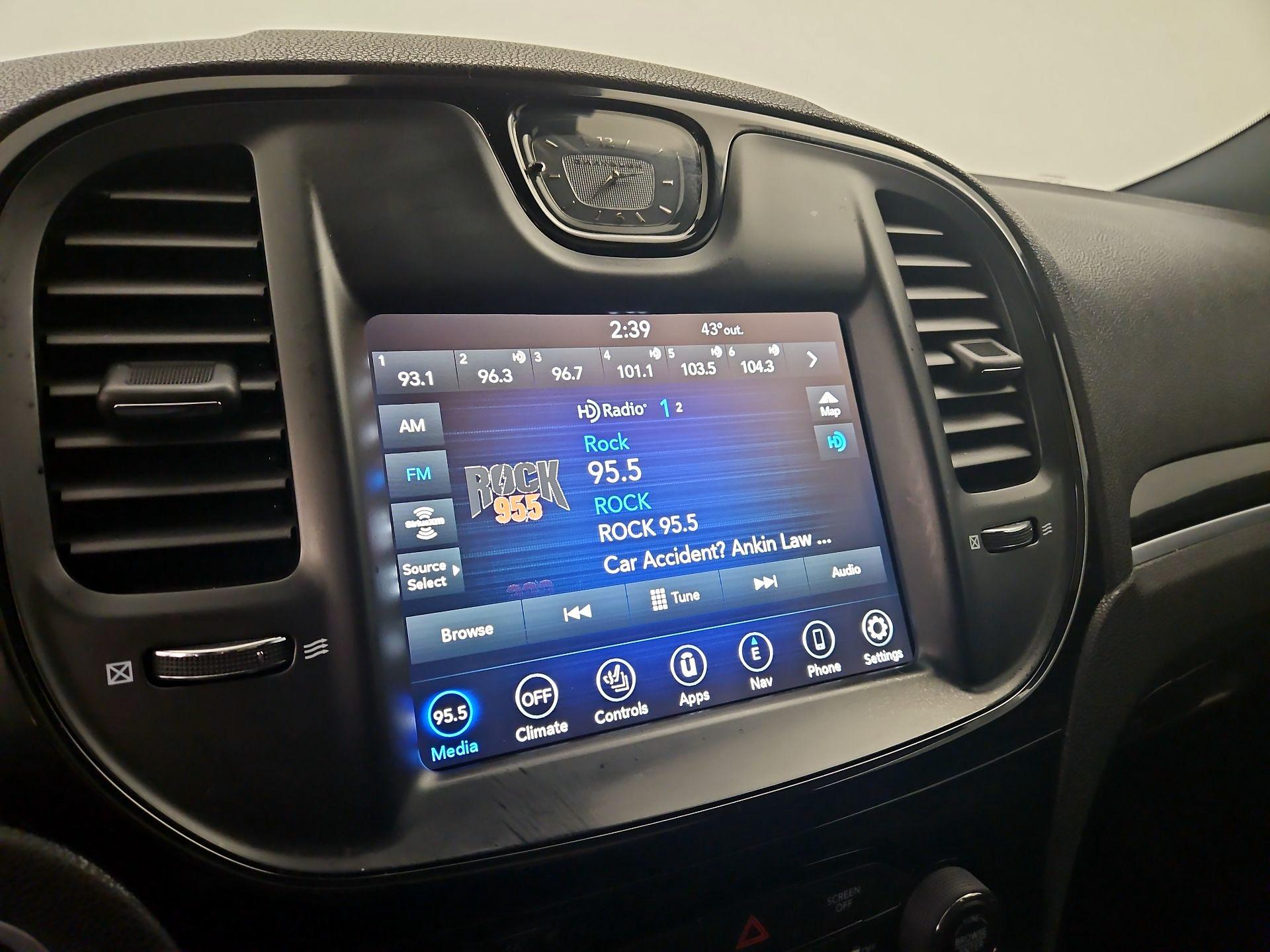 Thumbnail: 2022 Chrysler 300 - 16