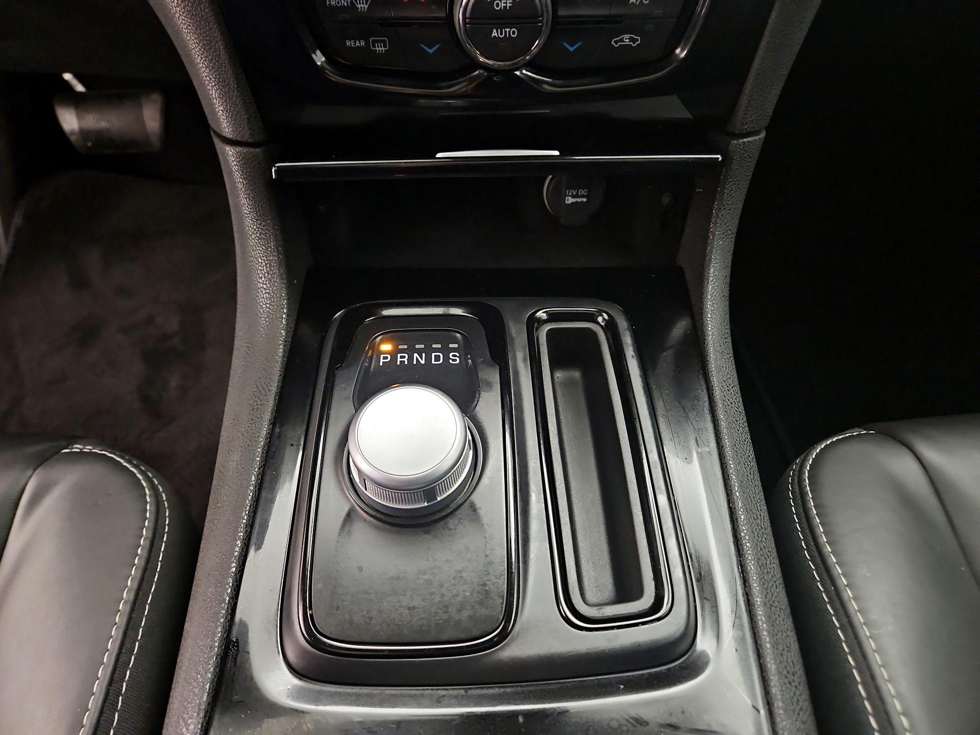 Thumbnail: 2022 Chrysler 300 - 18