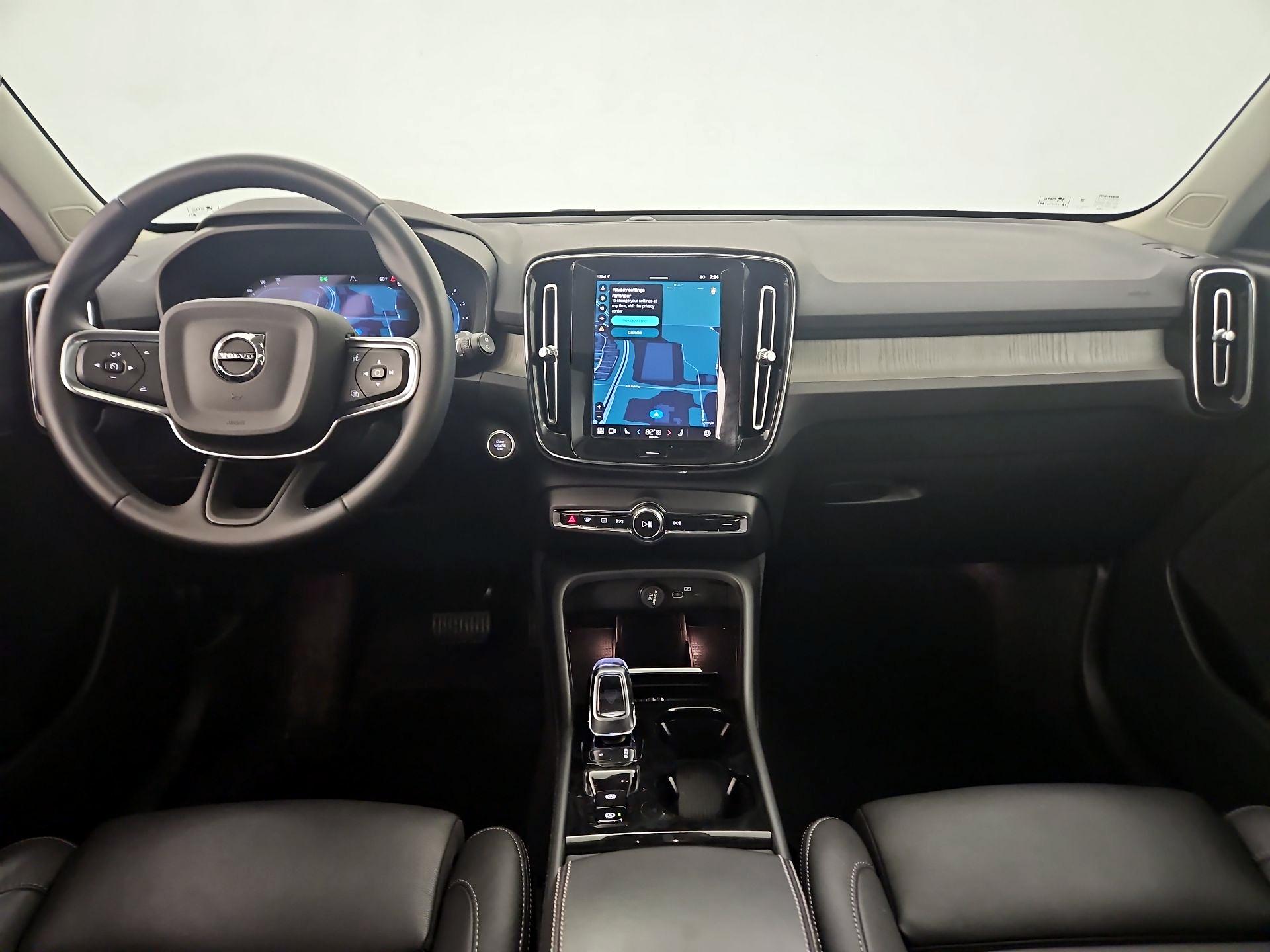 Thumbnail: 2025 Volvo XC40 - 9