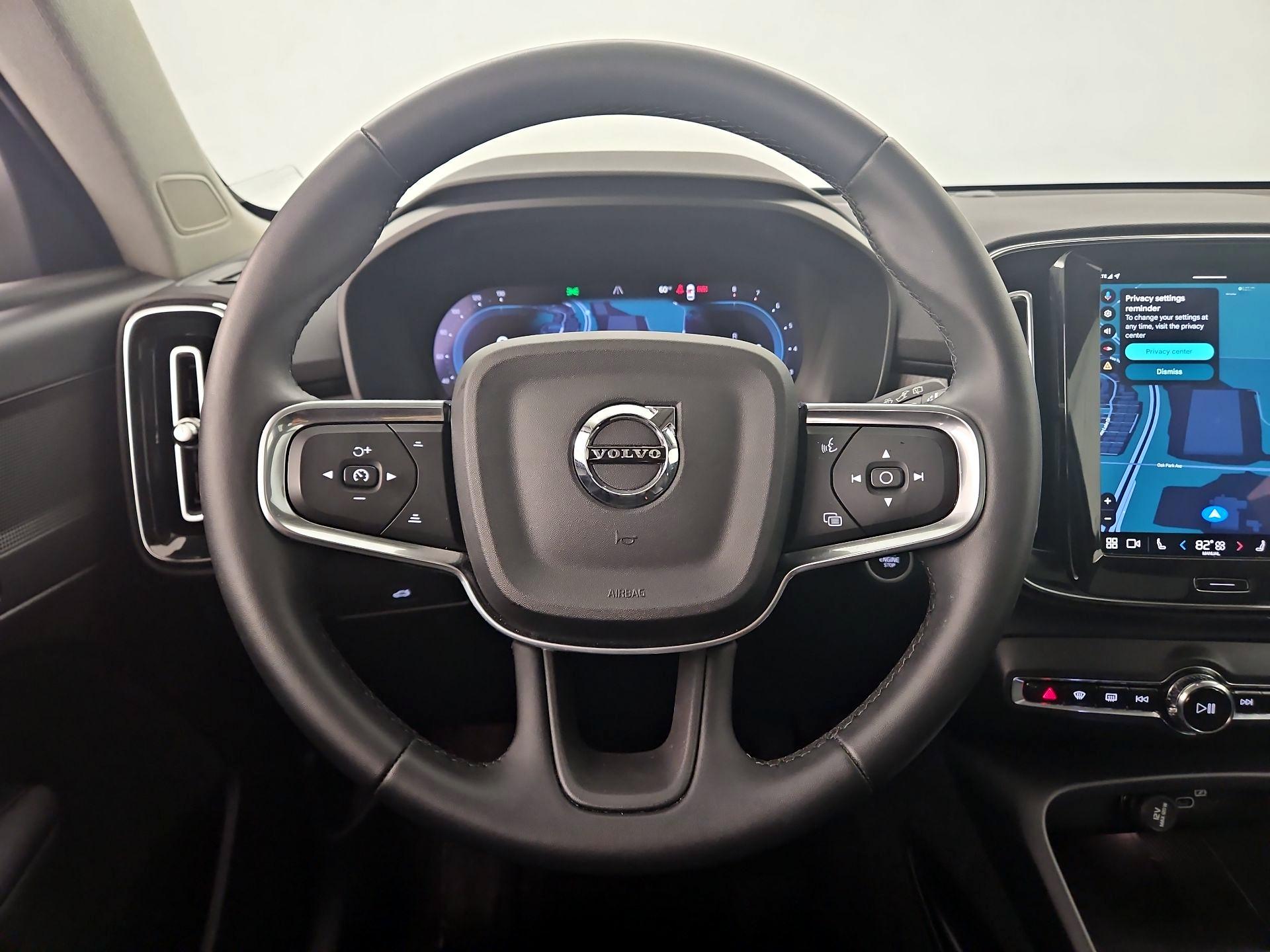 Thumbnail: 2025 Volvo XC40 - 10