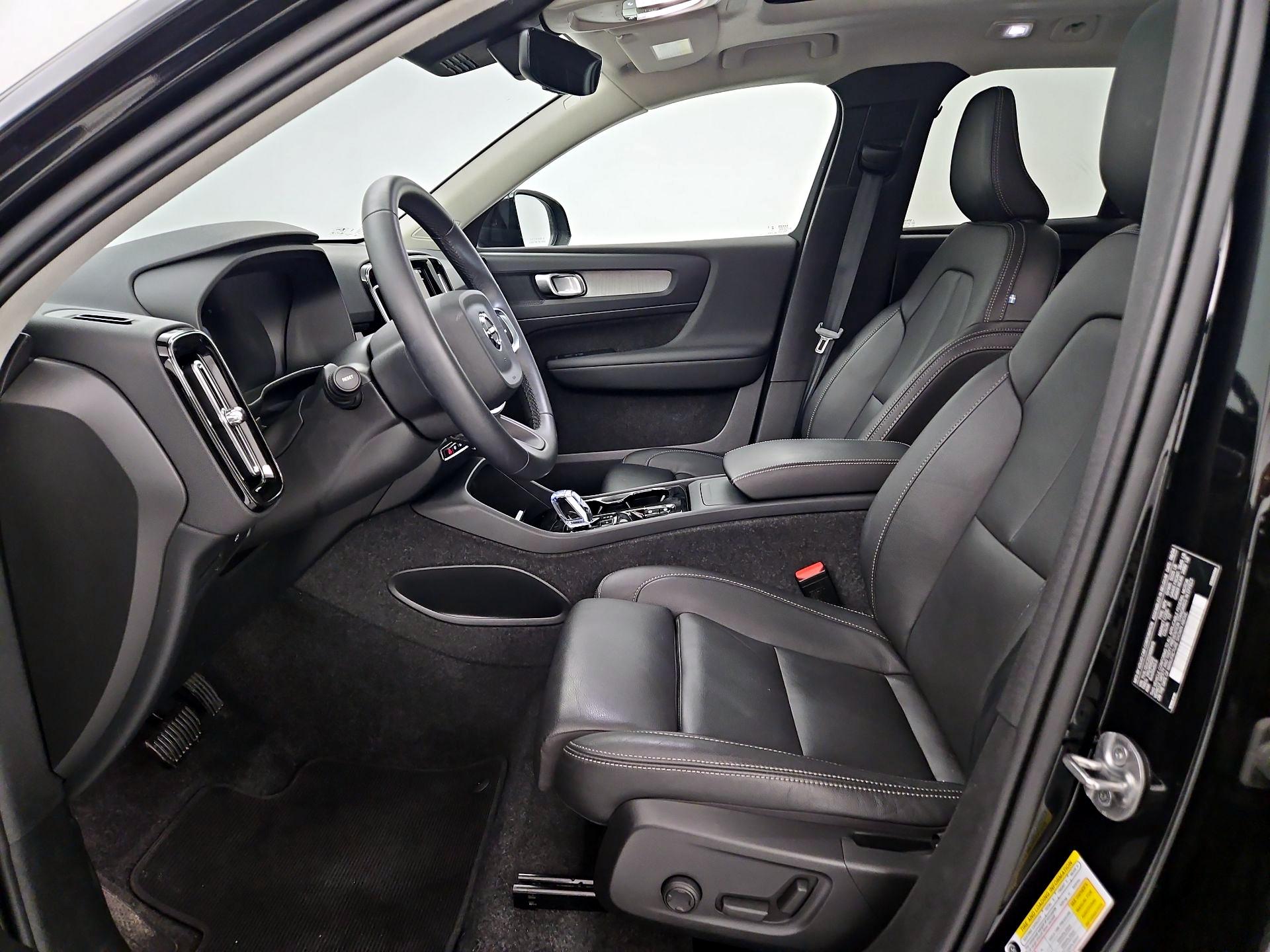 Thumbnail: 2025 Volvo XC40 - 11
