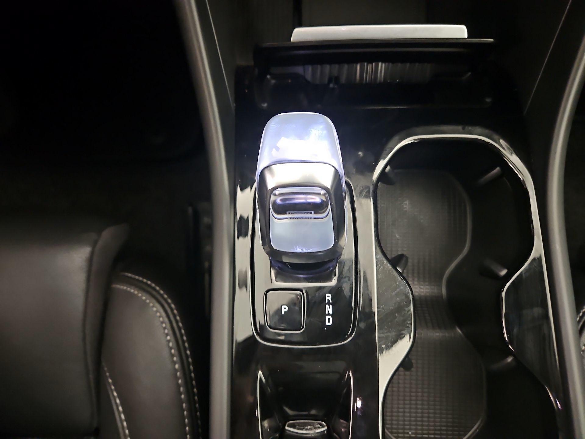 Thumbnail: 2025 Volvo XC40 - 17