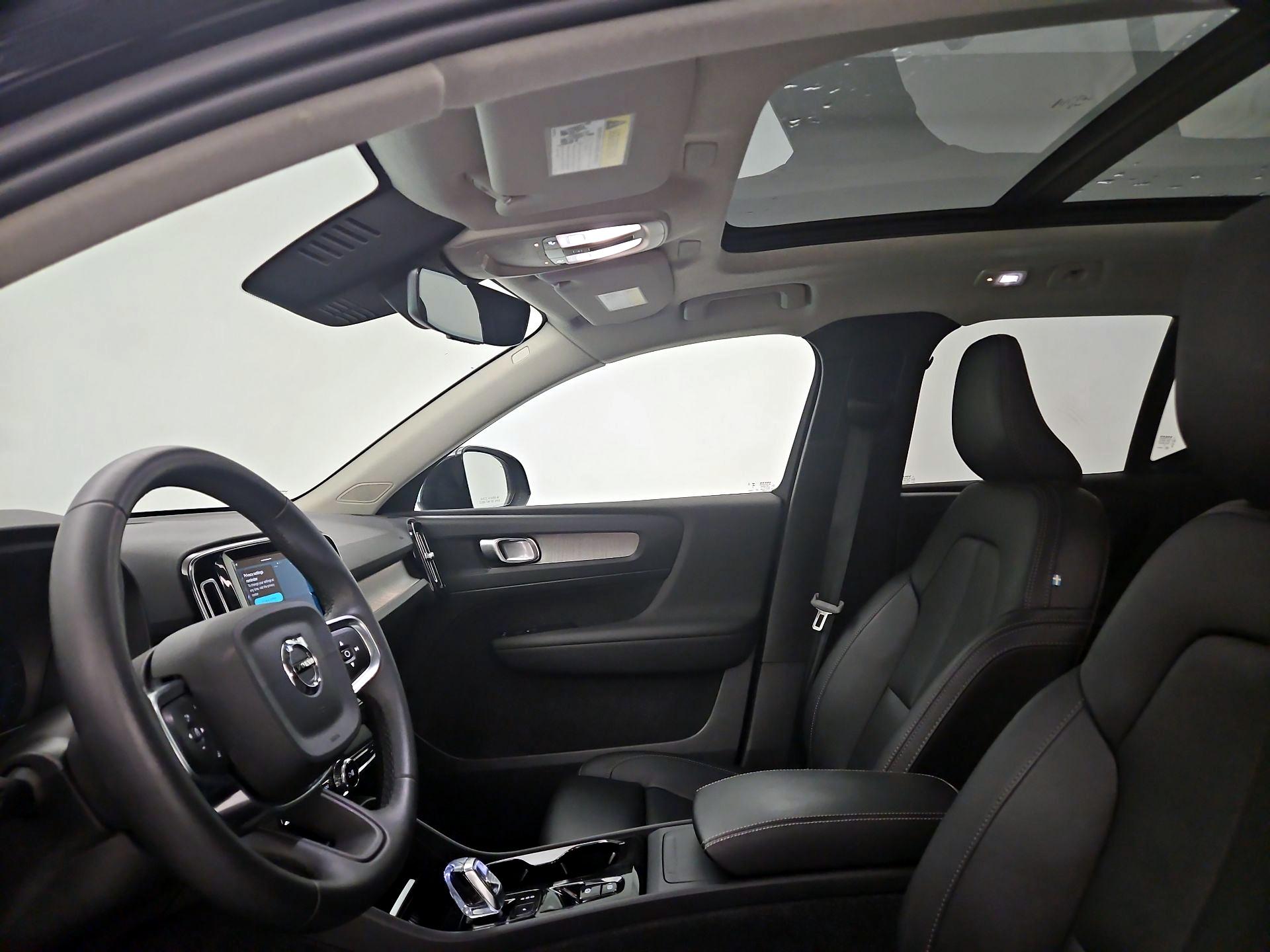 Thumbnail: 2025 Volvo XC40 - 19