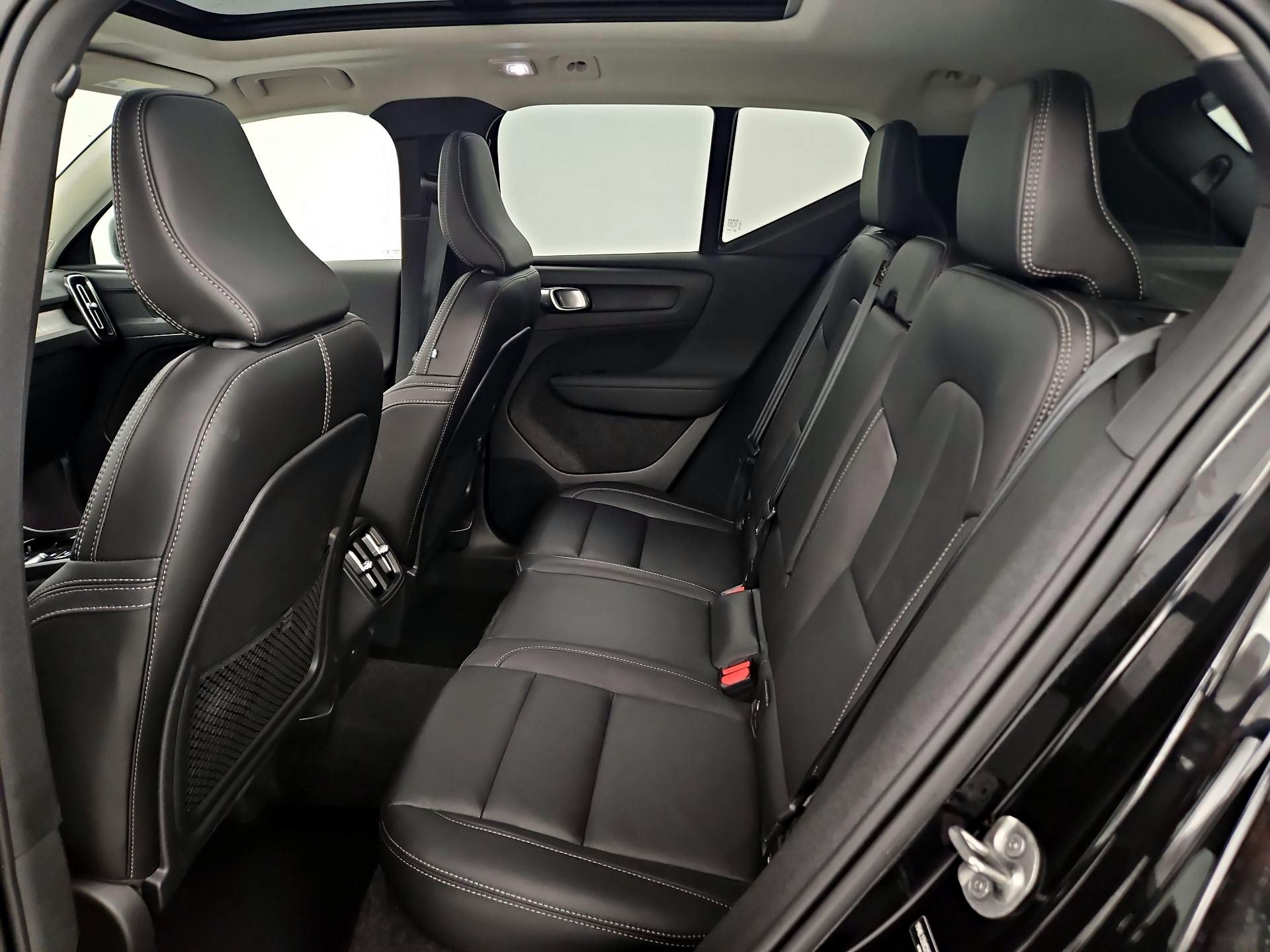 Thumbnail: 2025 Volvo XC40 - 20