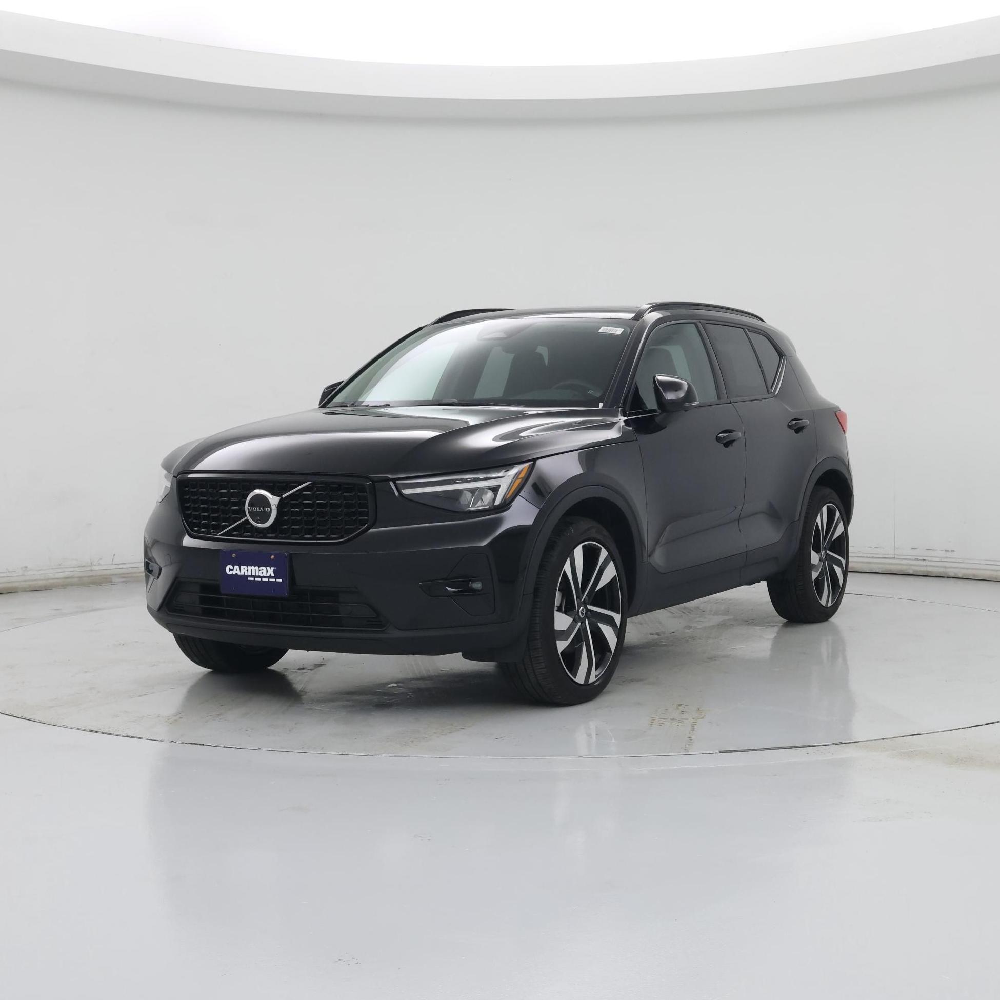 Thumbnail: 2025 Volvo XC40 - 4