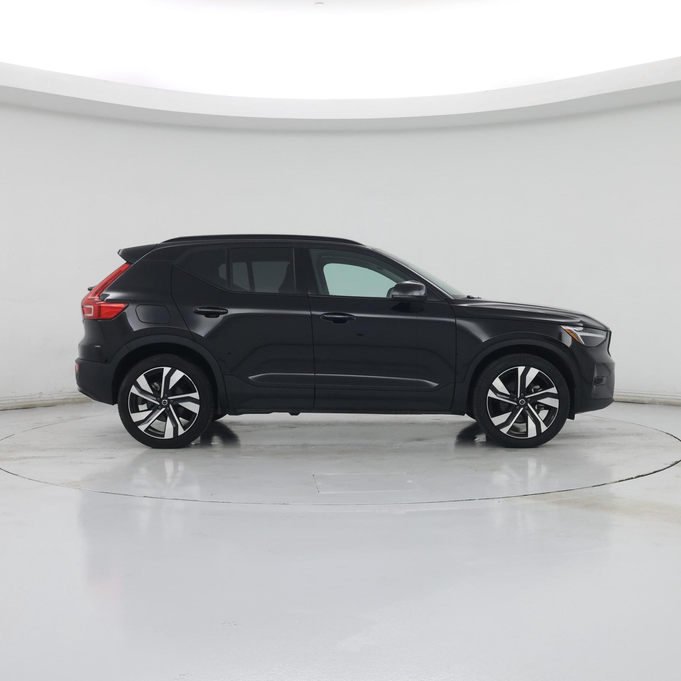 Thumbnail: 2025 Volvo XC40 - 7