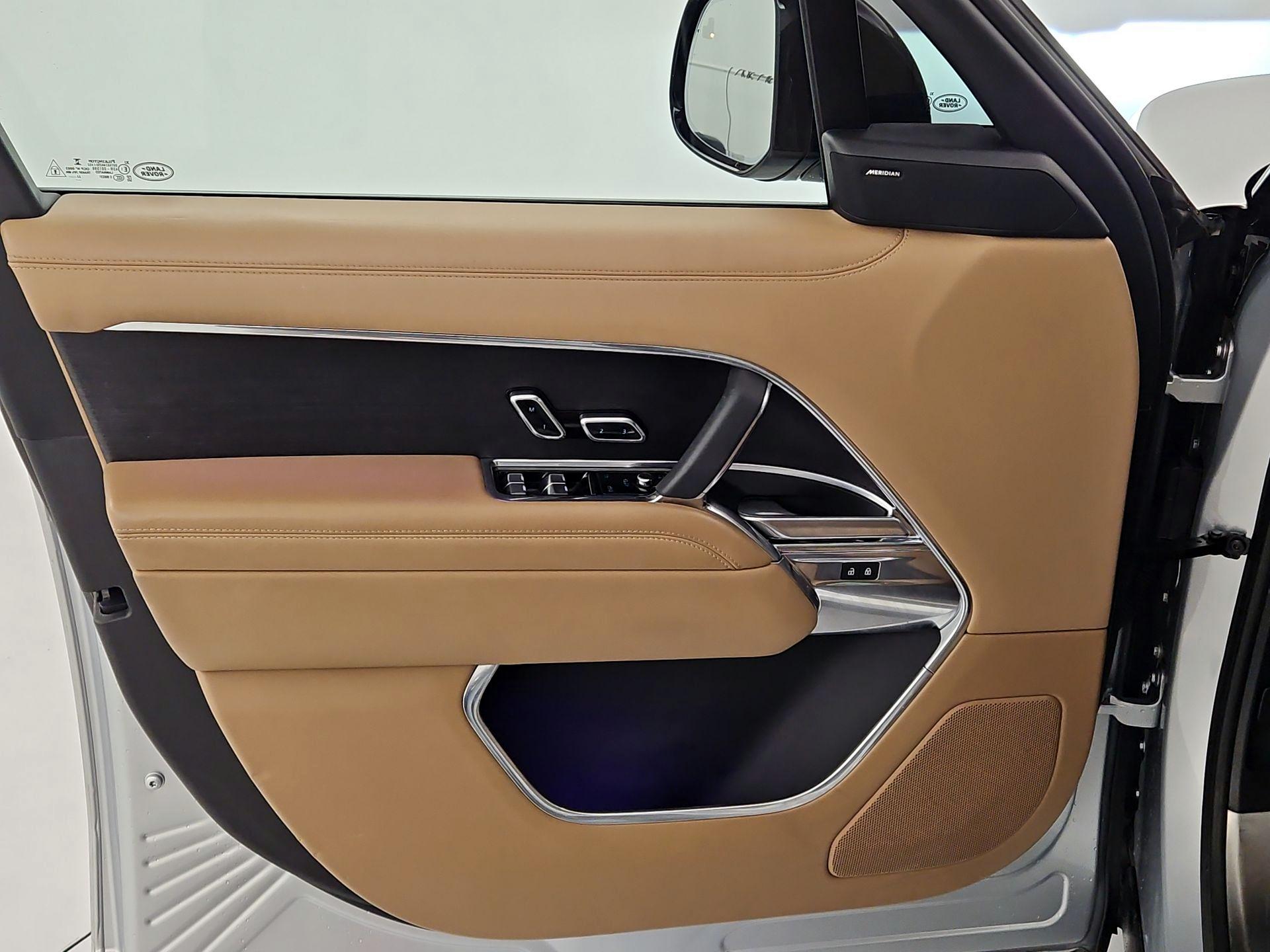 Thumbnail: 2023 Land Rover Range Rover - 12