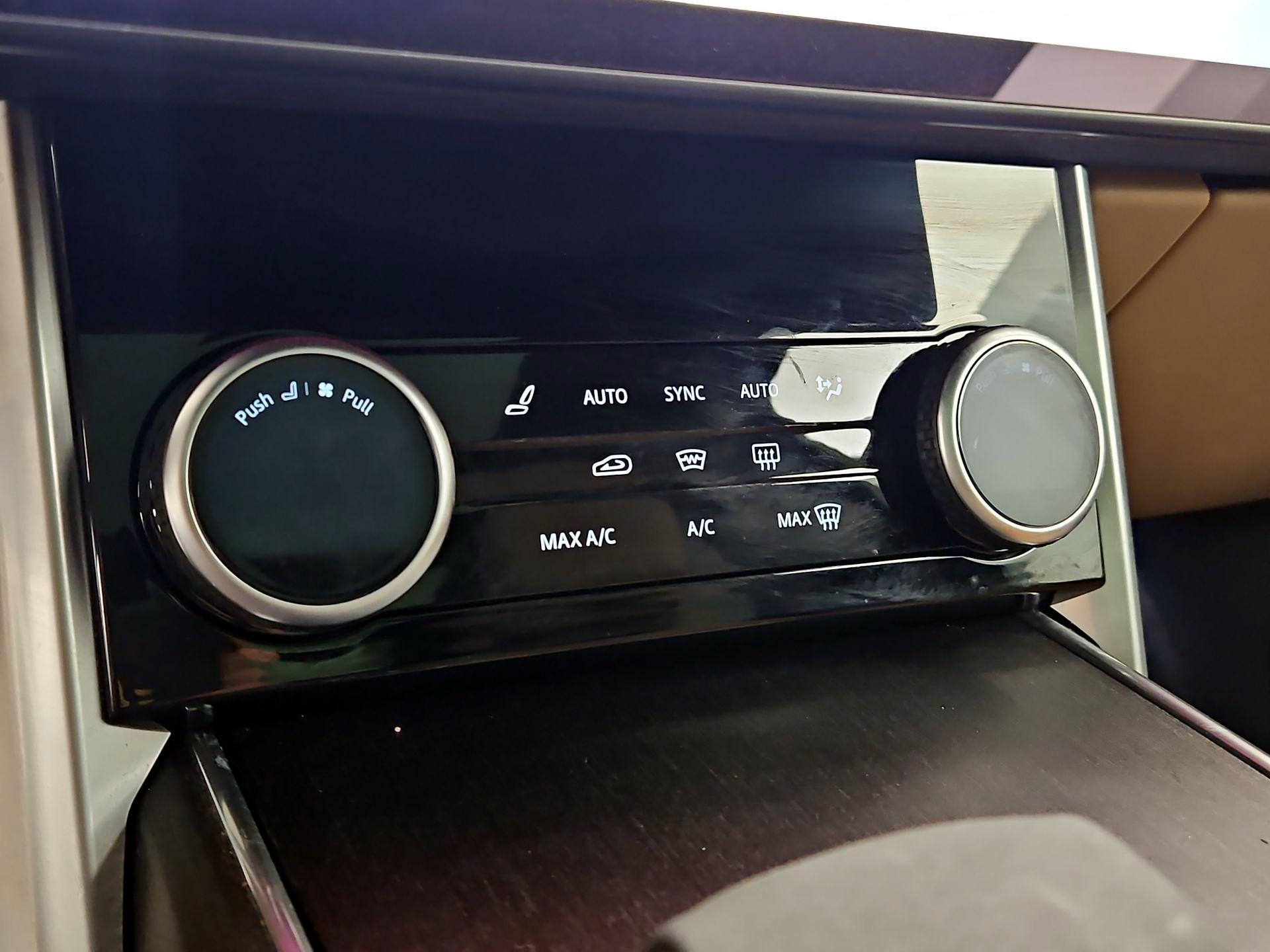 Thumbnail: 2023 Land Rover Range Rover - 16