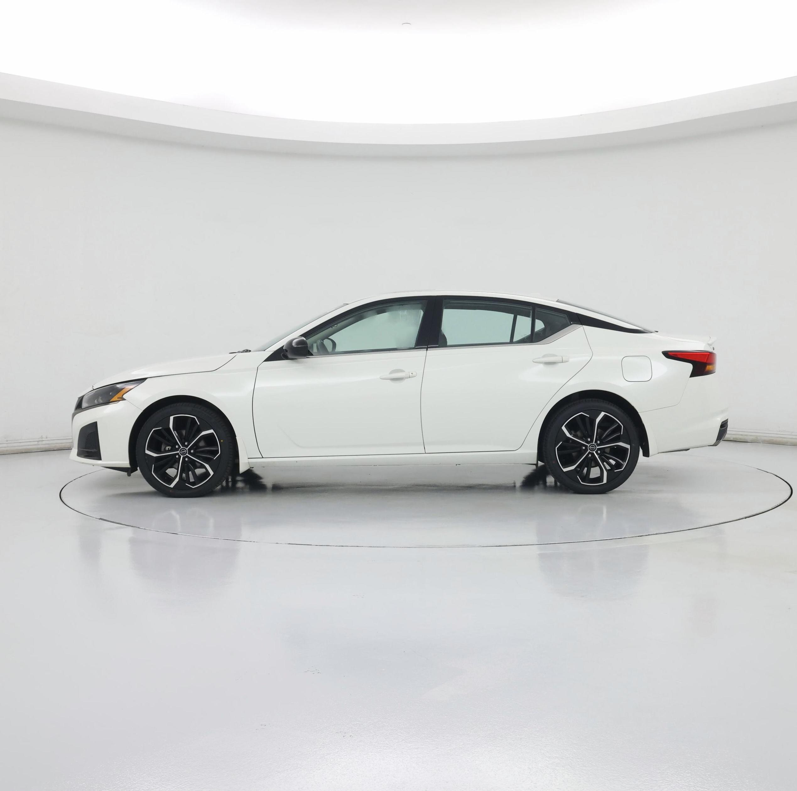 Thumbnail: 2023 Nissan Altima - 3