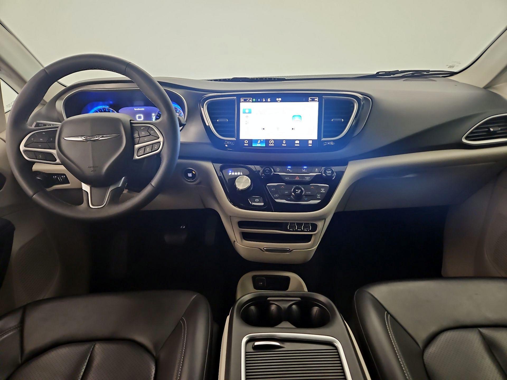 Thumbnail: 2023 Chrysler Pacifica - 9