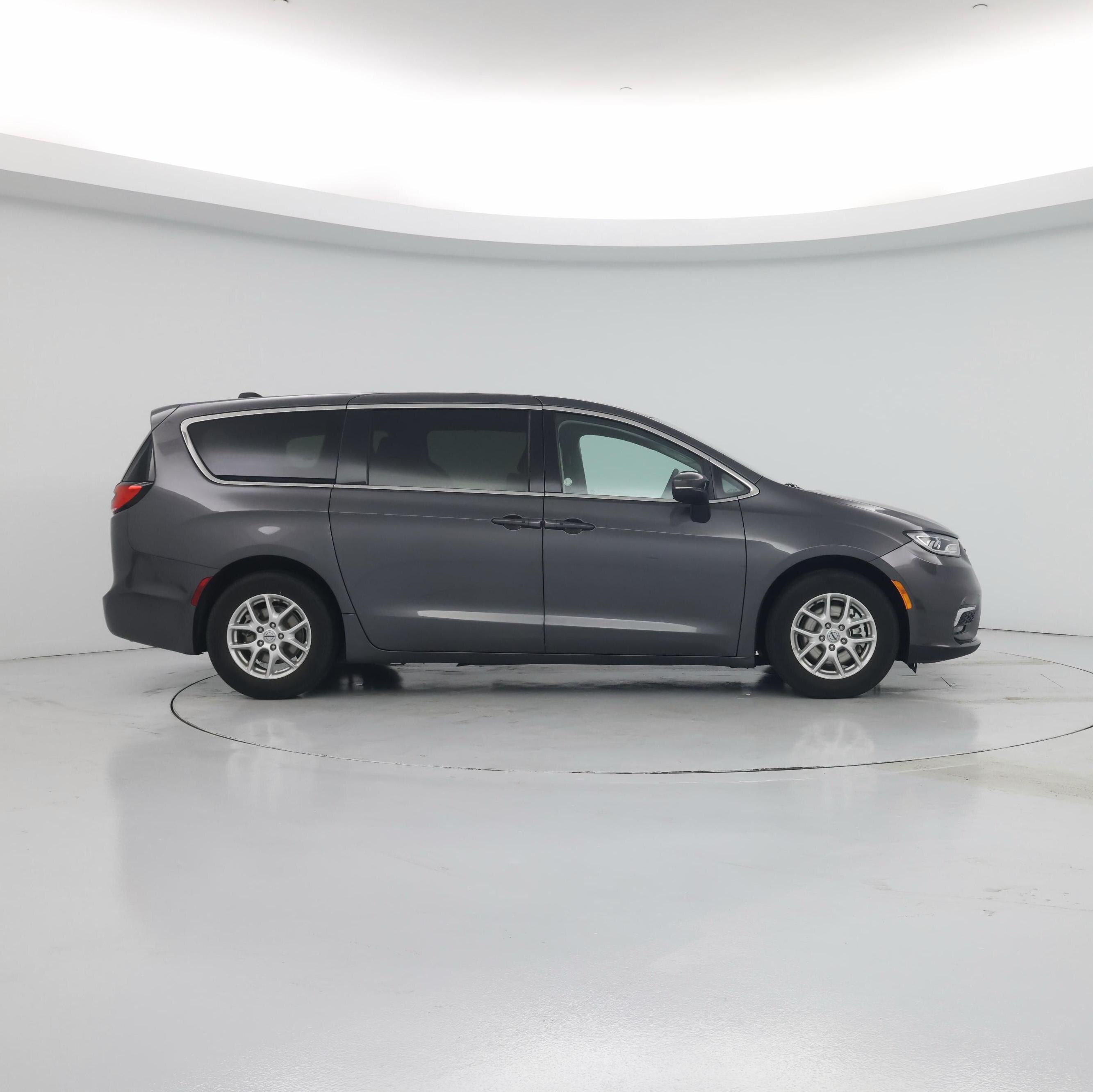 Thumbnail: 2023 Chrysler Pacifica - 7