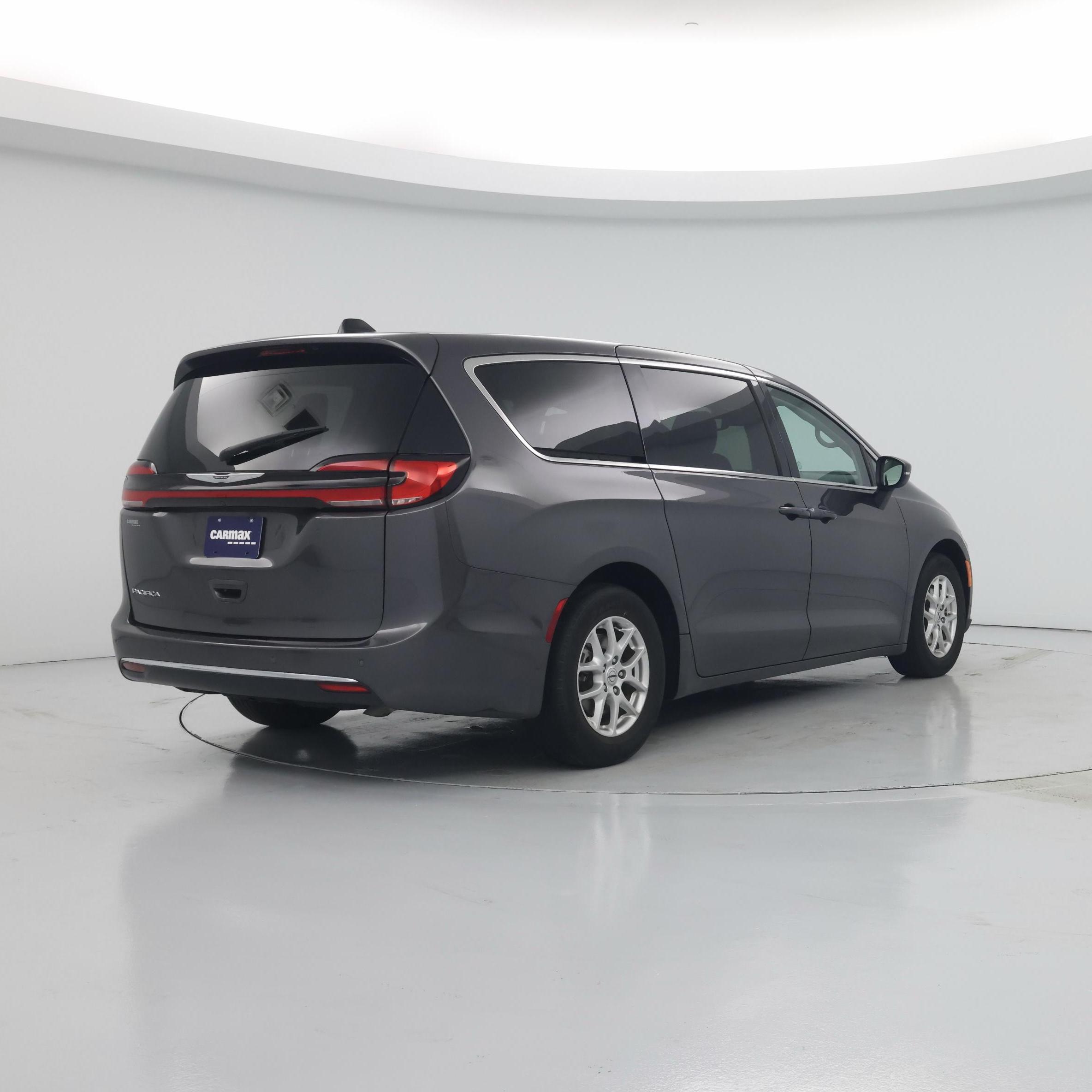 Thumbnail: 2023 Chrysler Pacifica - 8