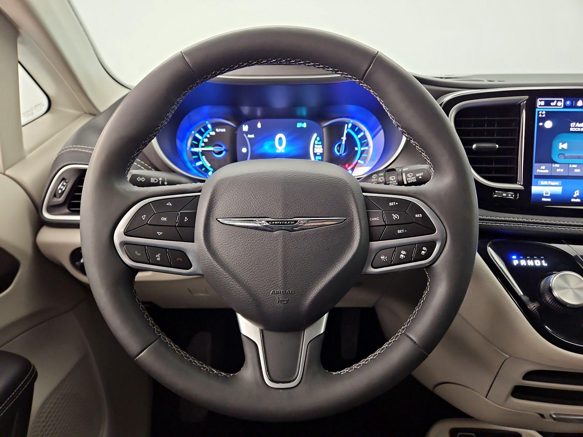 Thumbnail: 2023 Chrysler Pacifica - 10