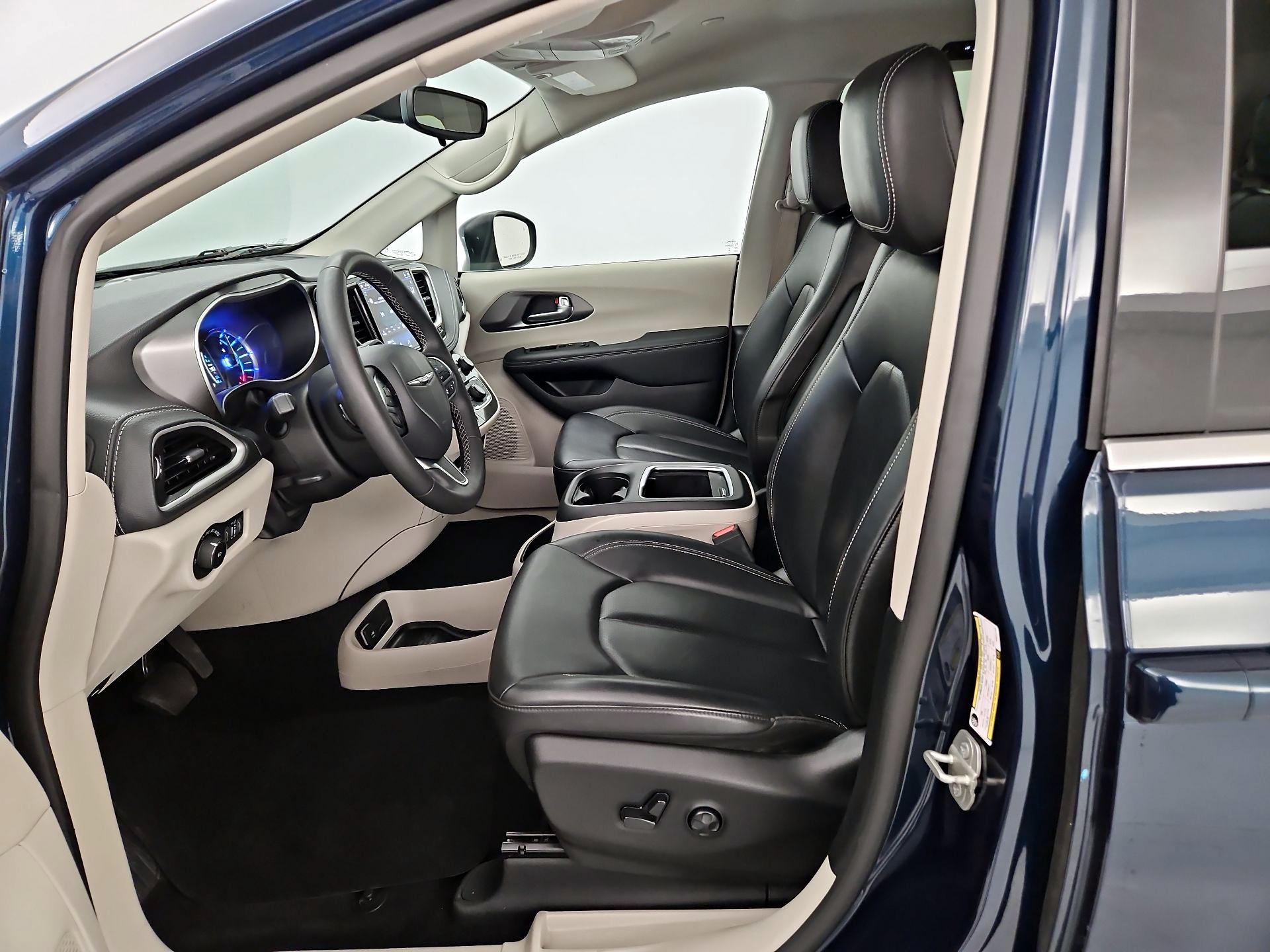 Thumbnail: 2023 Chrysler Pacifica - 11