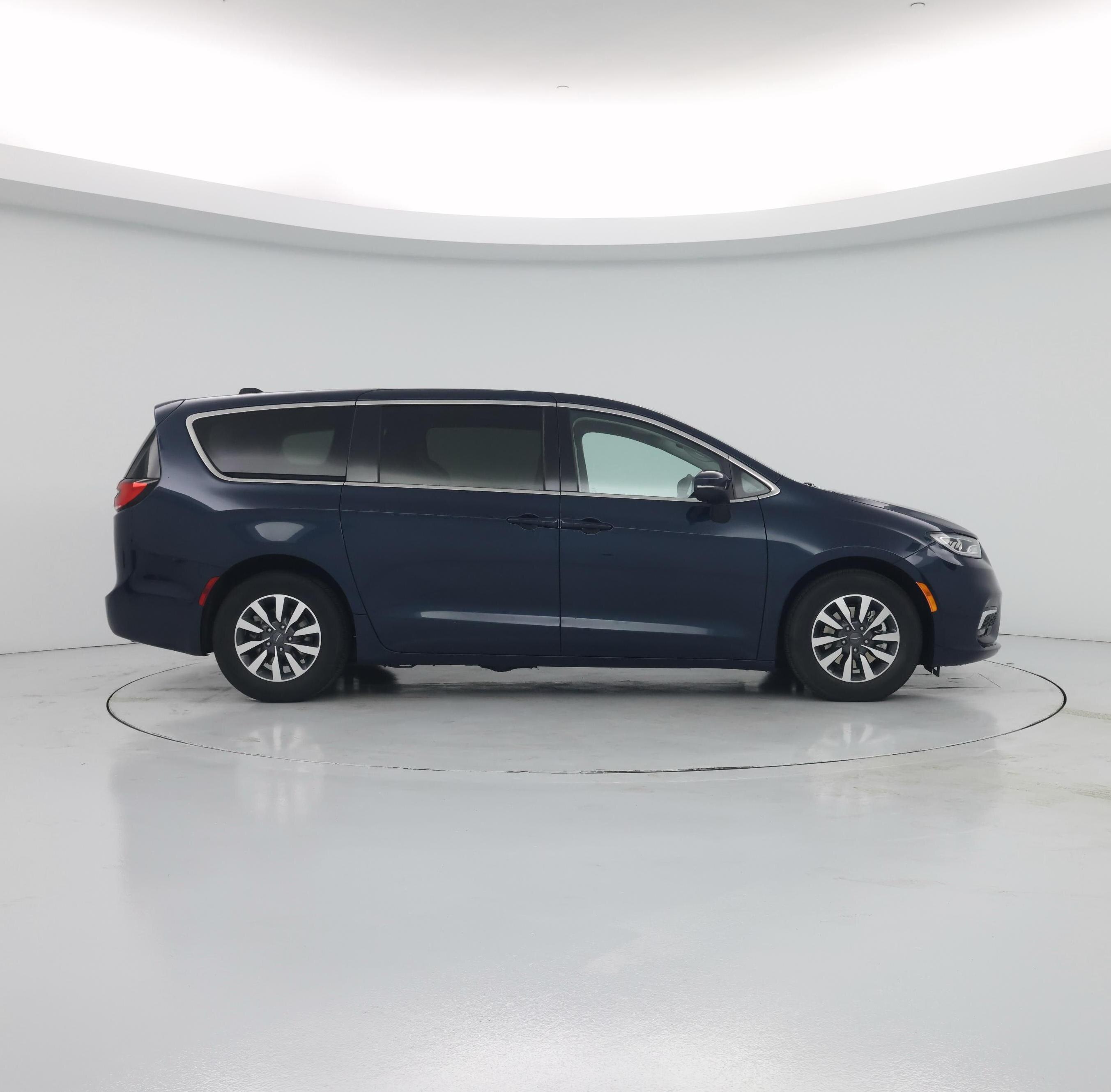 Thumbnail: 2023 Chrysler Pacifica - 7