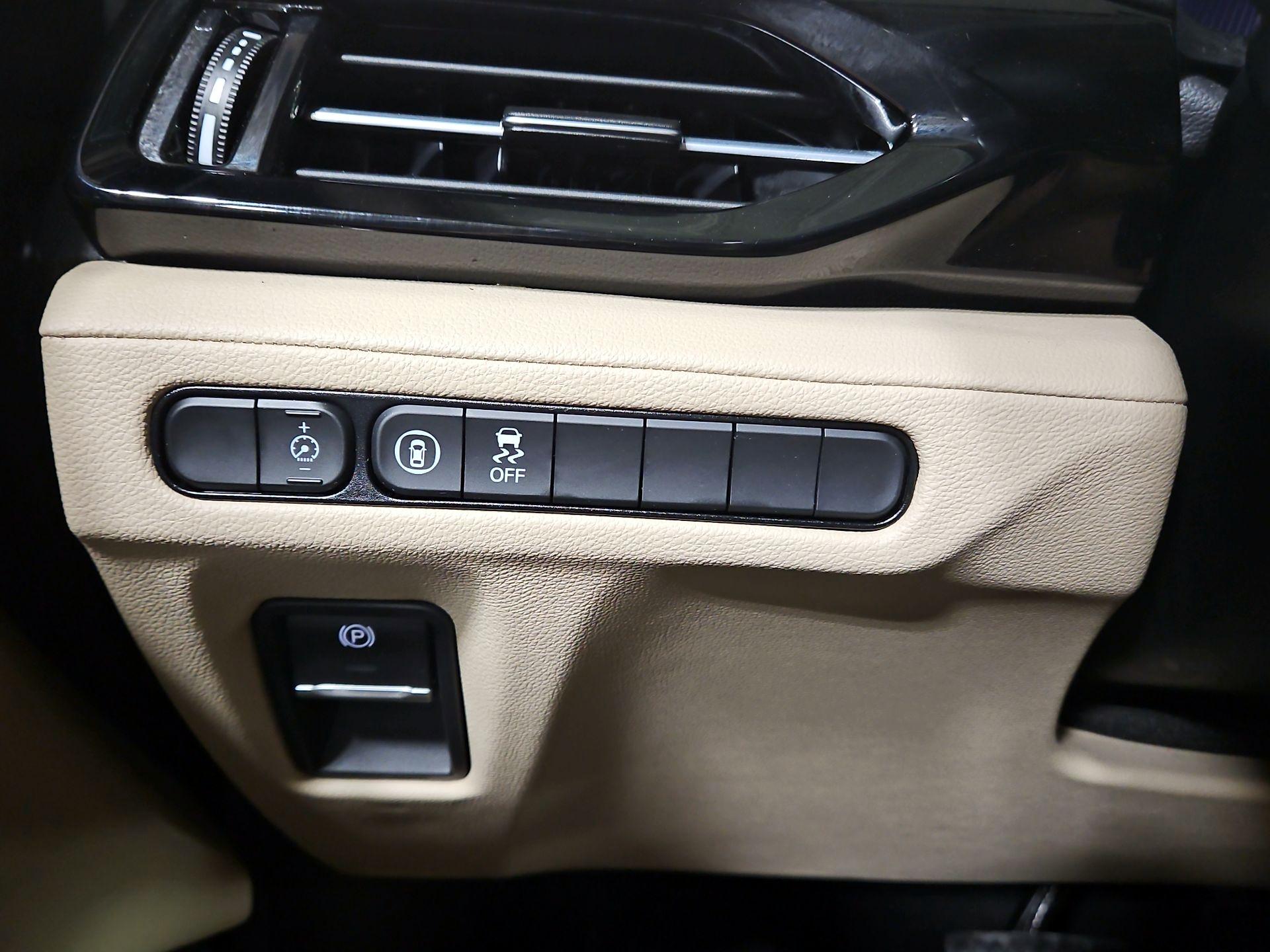 Thumbnail: 2025 Acura MDX - 13