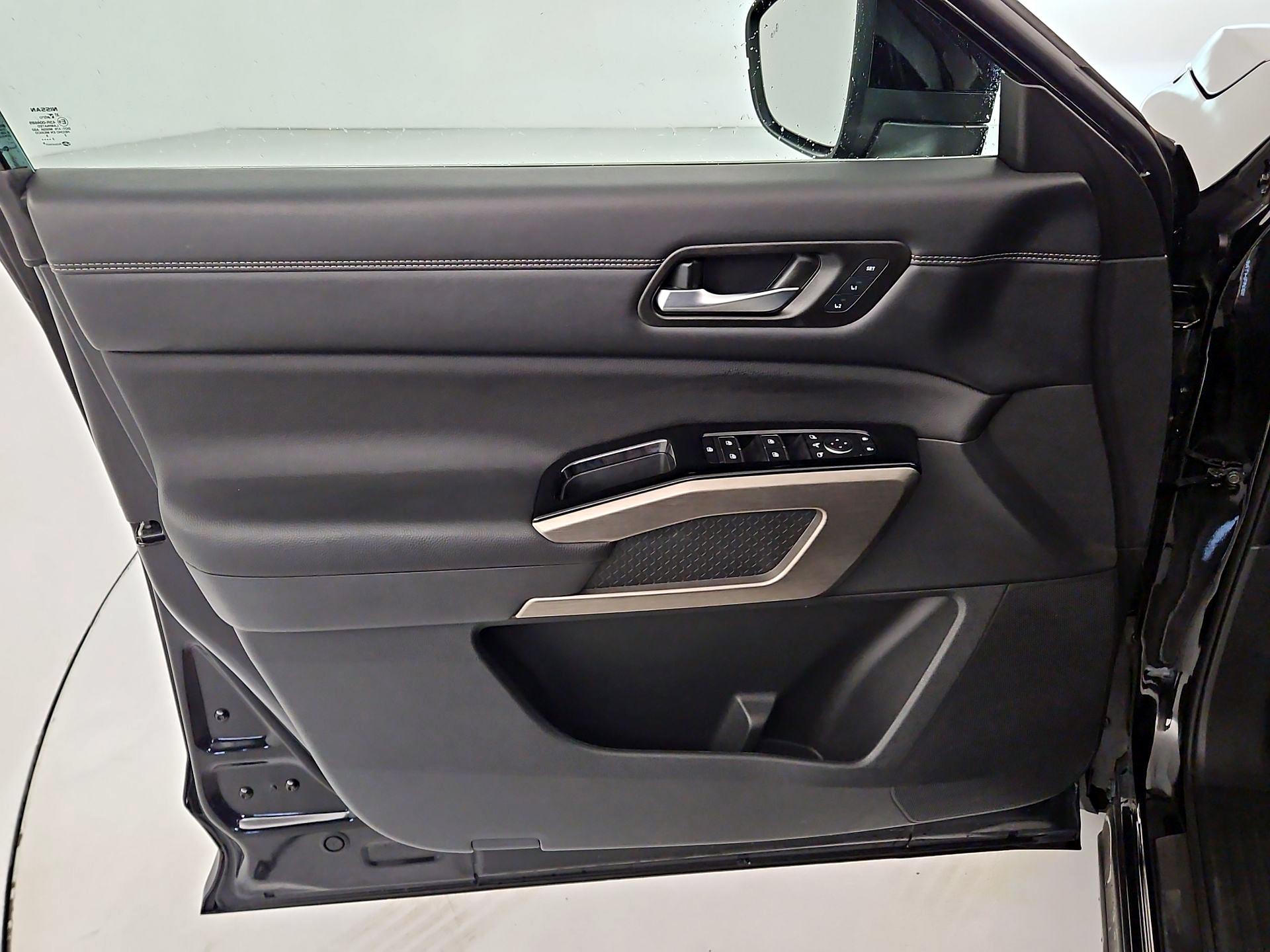 Thumbnail: 2023 Nissan Pathfinder - 12