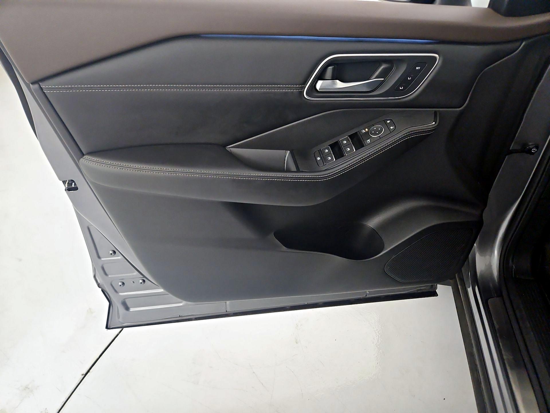 Thumbnail: 2023 Nissan Rogue - 12