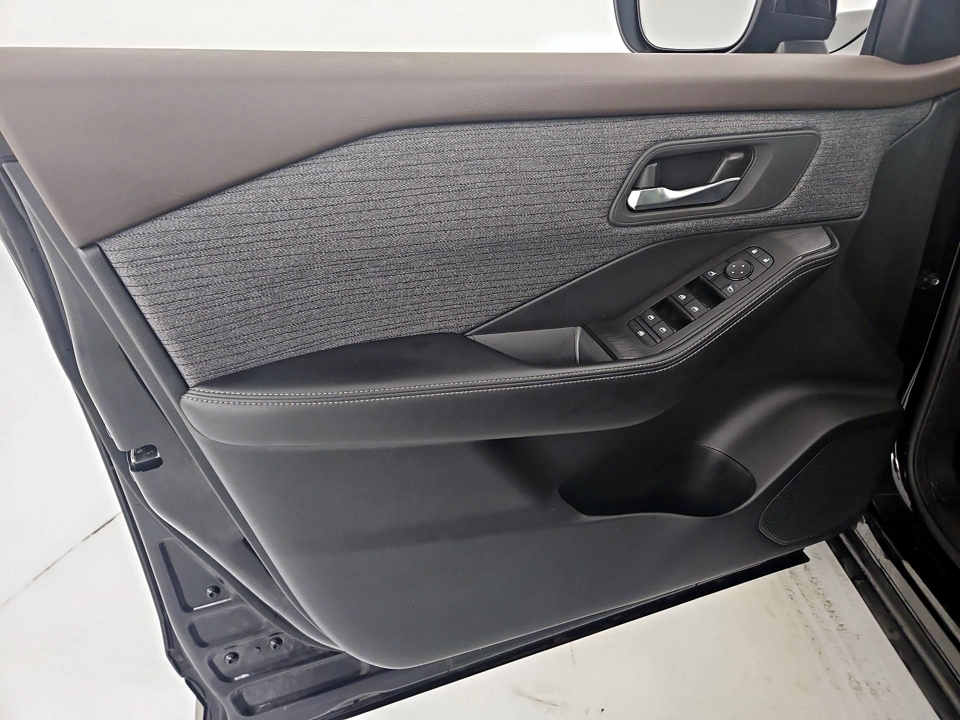 Thumbnail: 2023 Nissan Rogue - 12