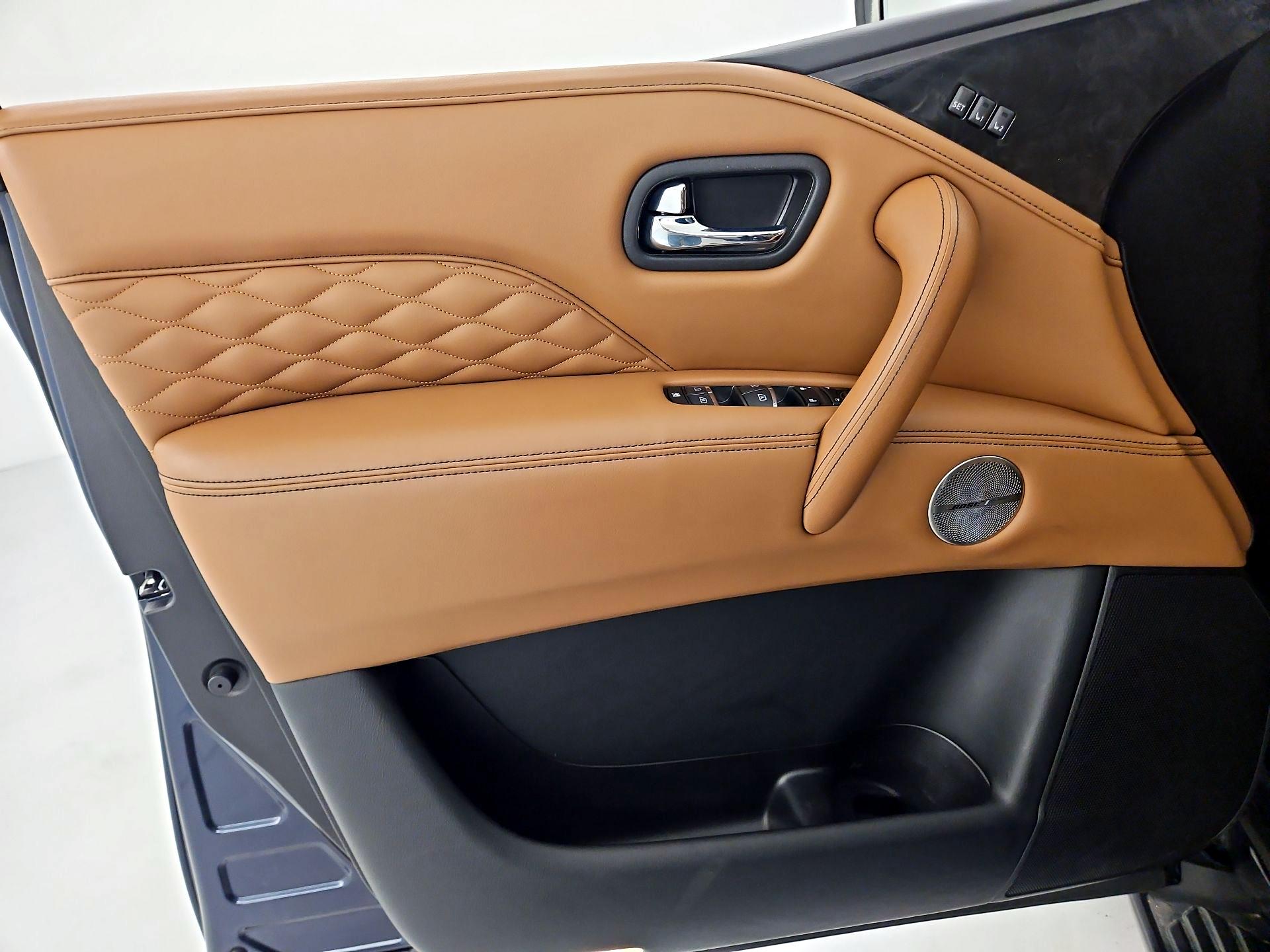 Thumbnail: 2023 INFINITI QX80 - 12