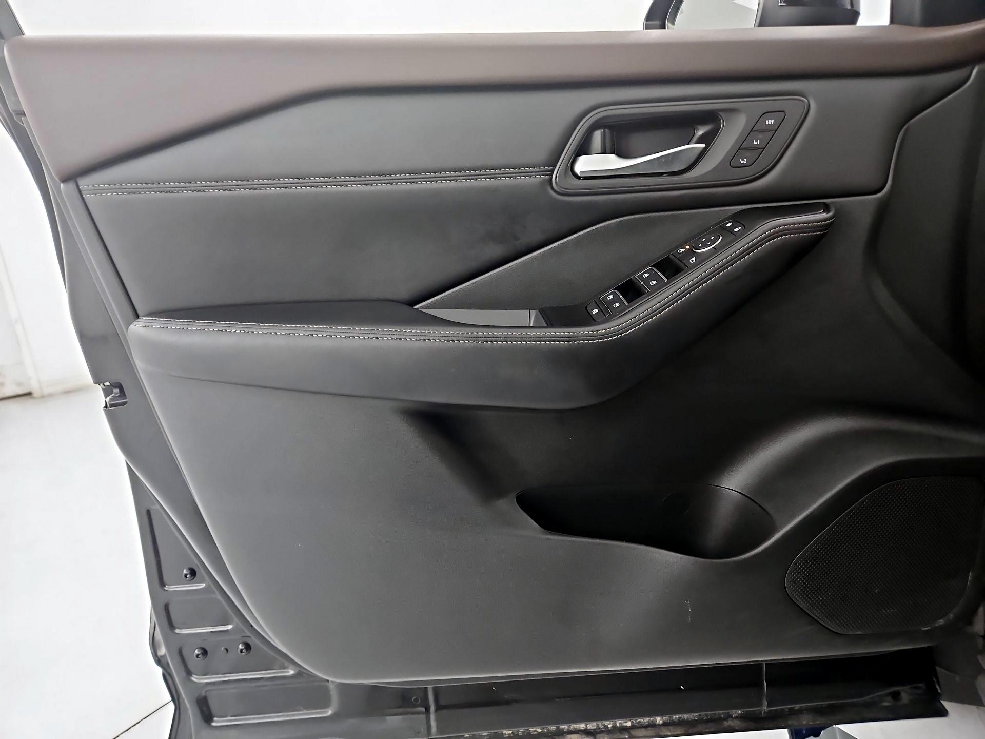 Thumbnail: 2023 Nissan Rogue - 12