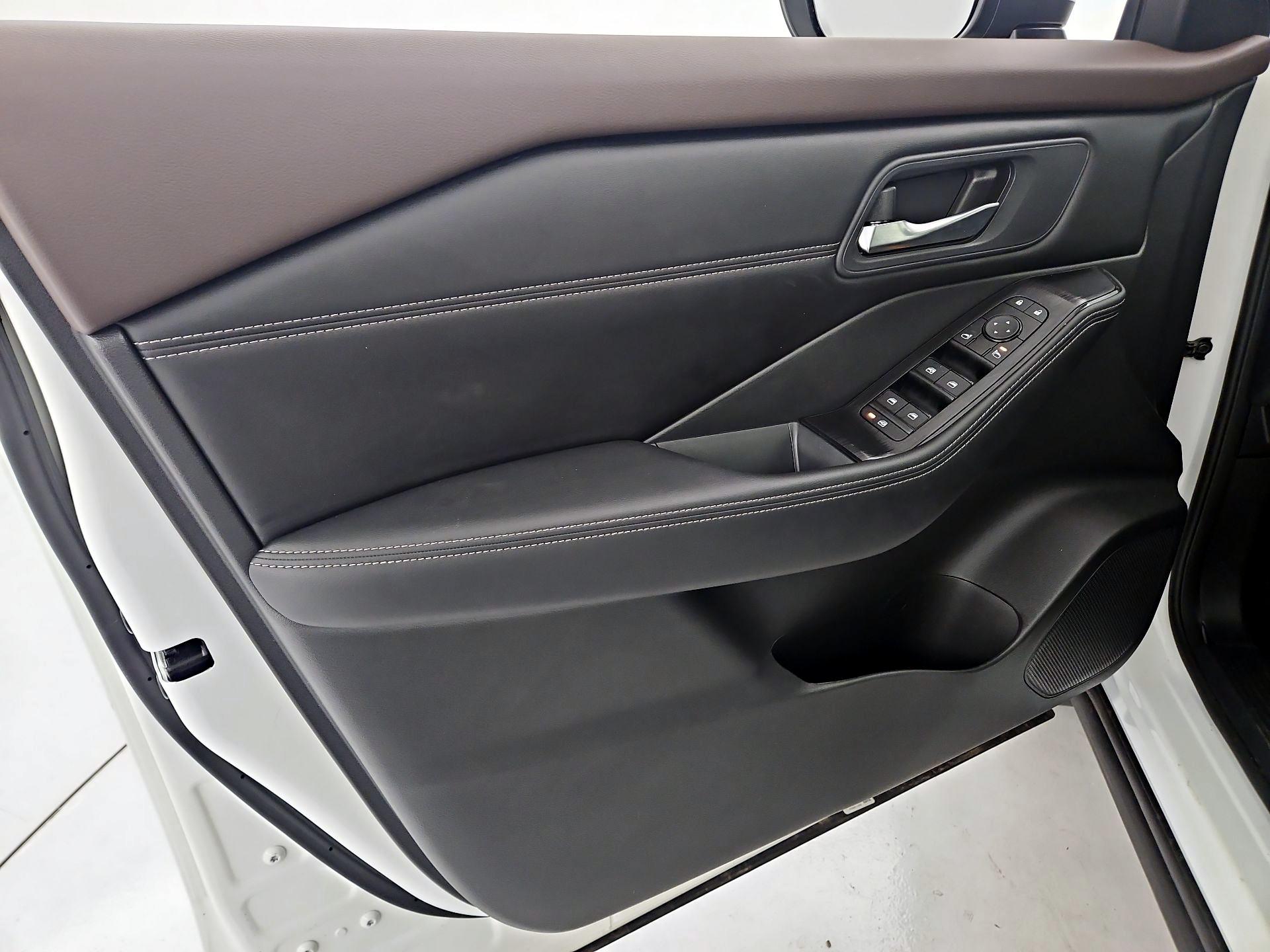 Thumbnail: 2023 Nissan Rogue - 12