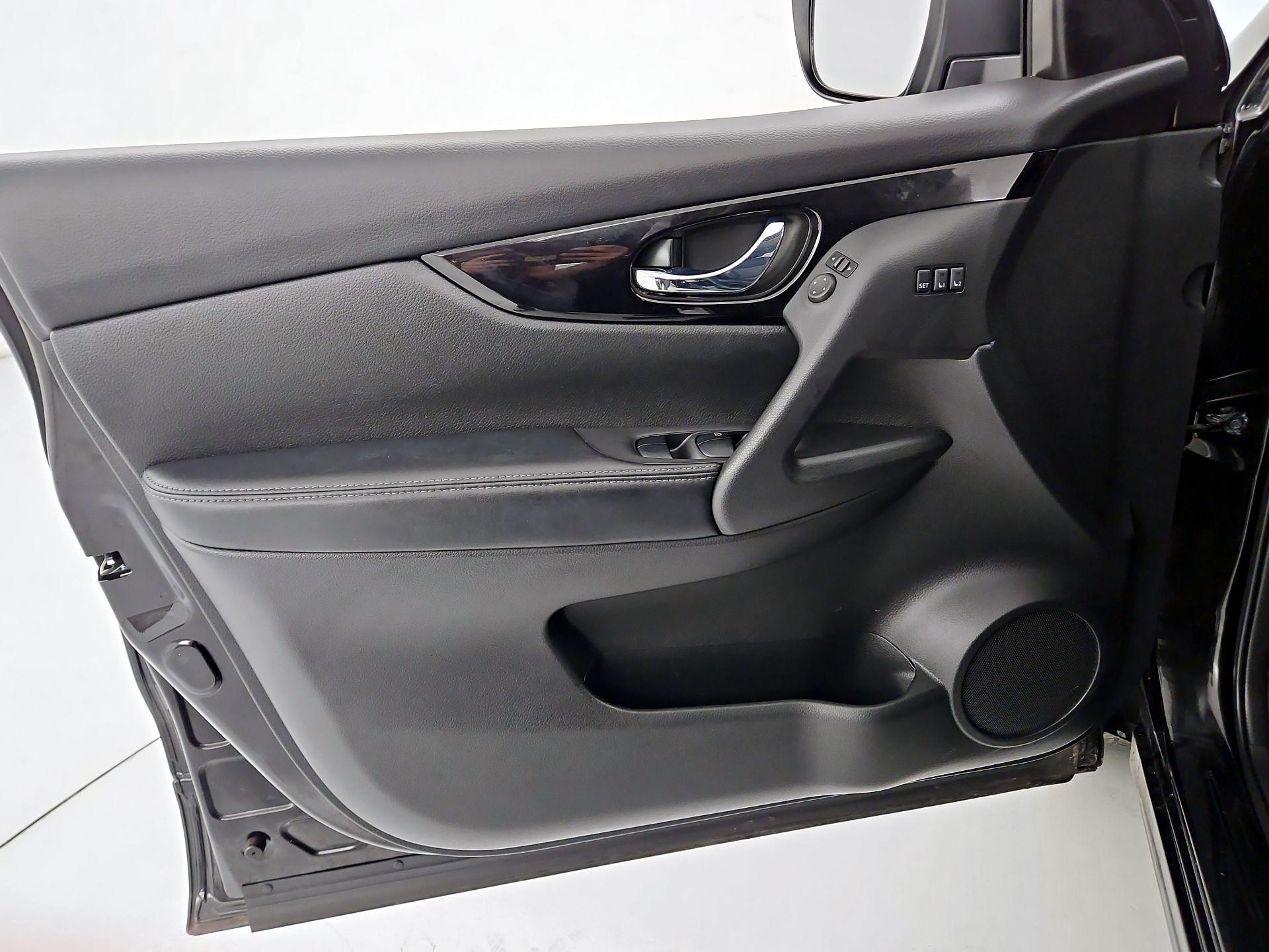 Thumbnail: 2022 Nissan Rogue Sport - 12