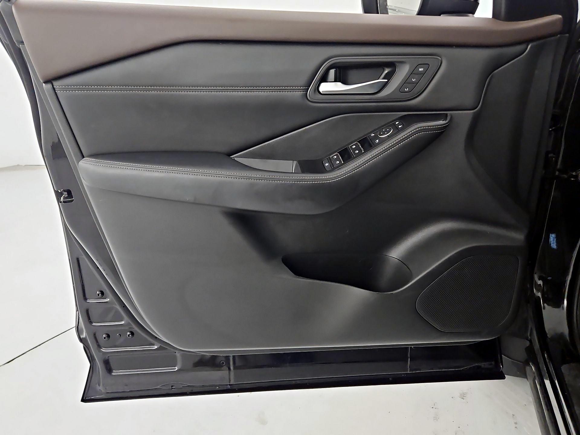 Thumbnail: 2023 Nissan Rogue - 12