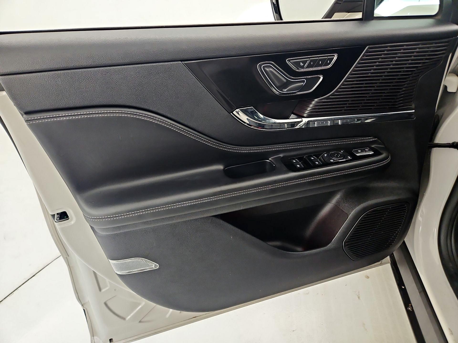 Thumbnail: 2022 Lincoln Corsair - 12