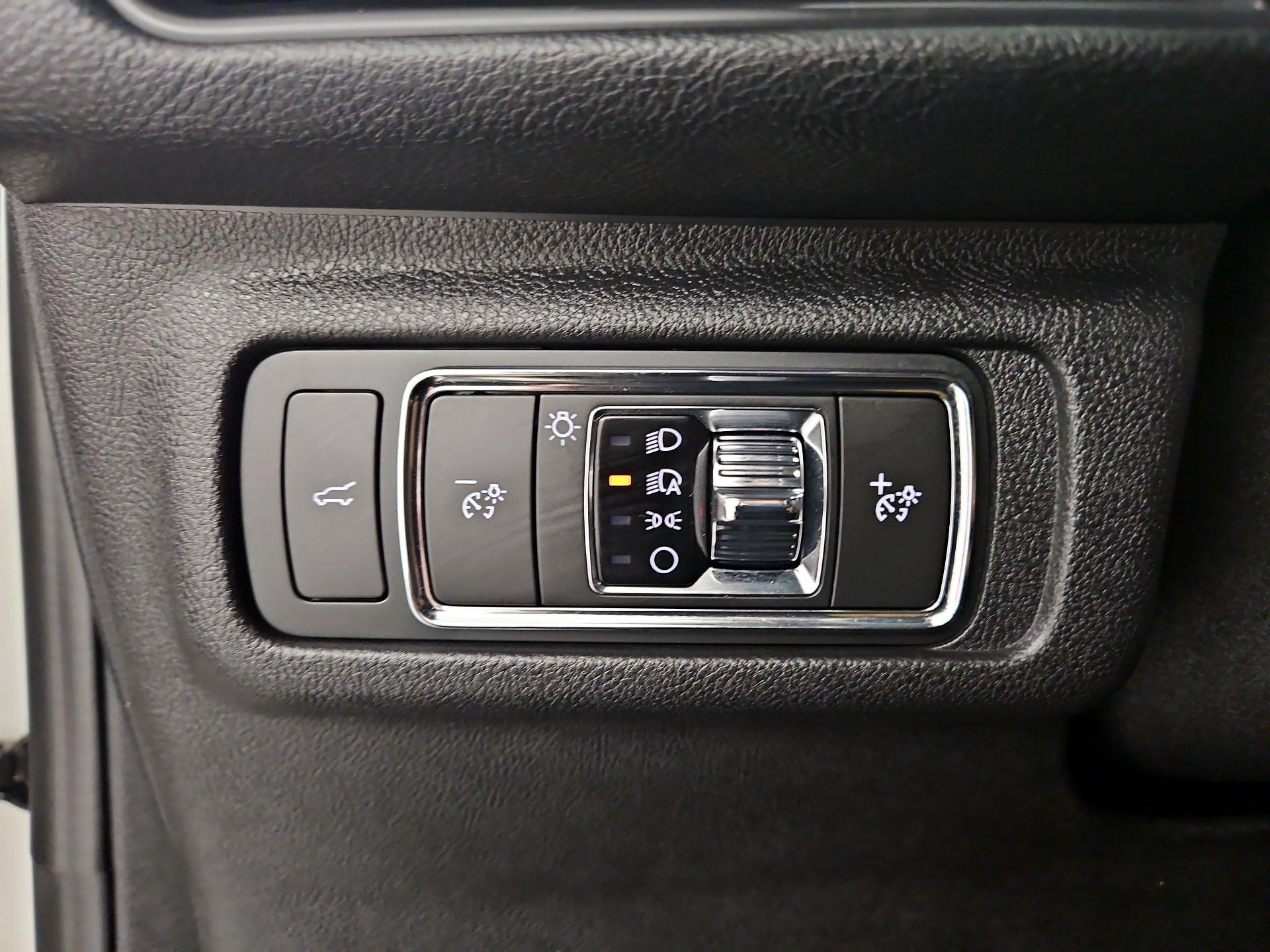 Thumbnail: 2022 Lincoln Corsair - 13