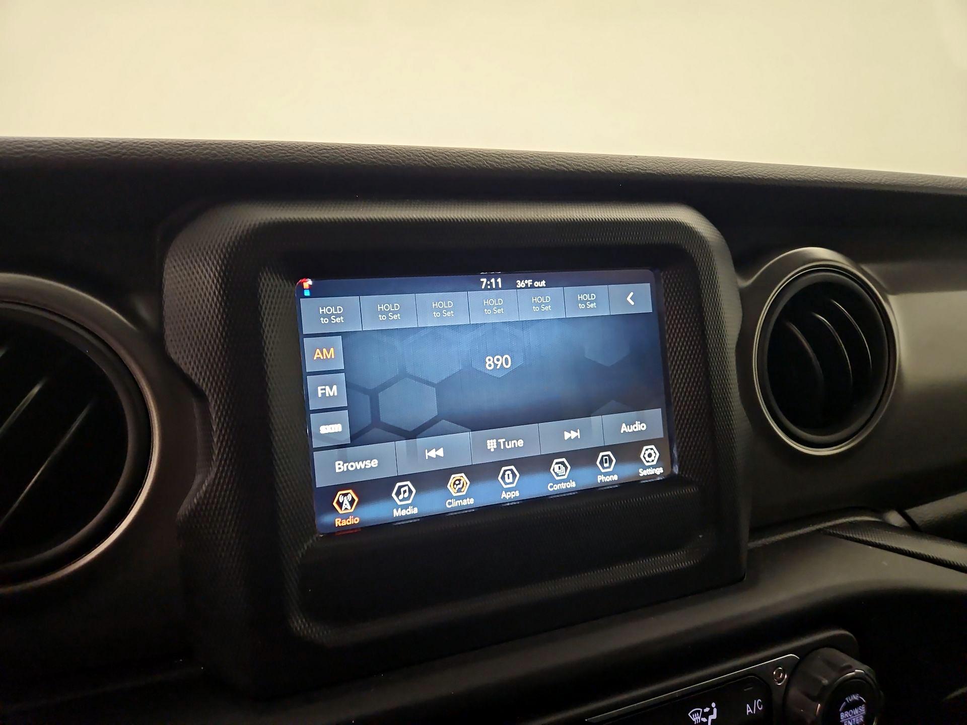 Thumbnail: 2022 Jeep Wrangler - 15