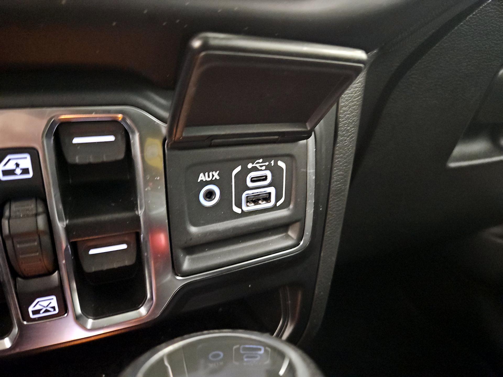 Thumbnail: 2022 Jeep Wrangler - 18