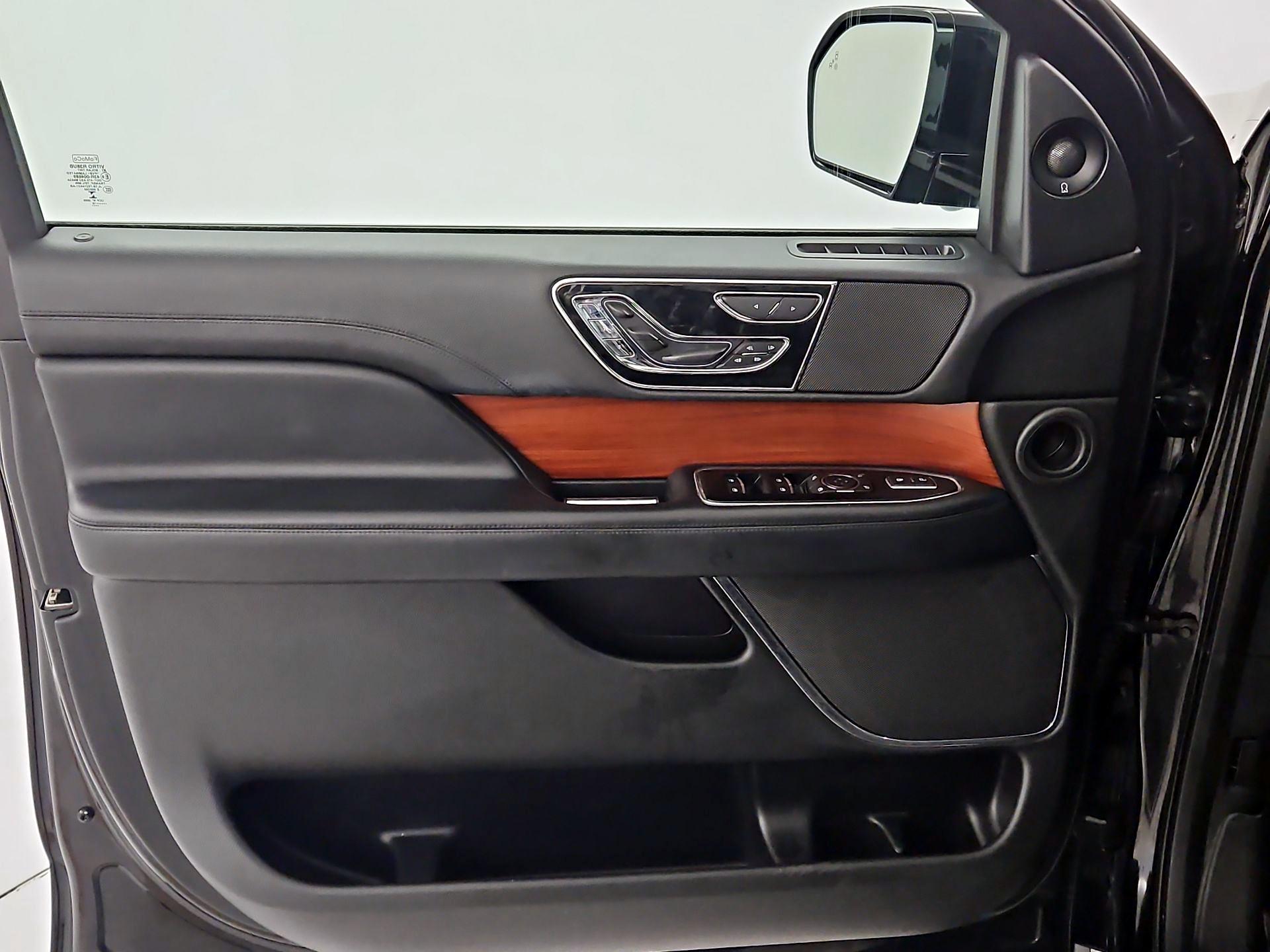 Thumbnail: 2018 Lincoln Navigator - 12