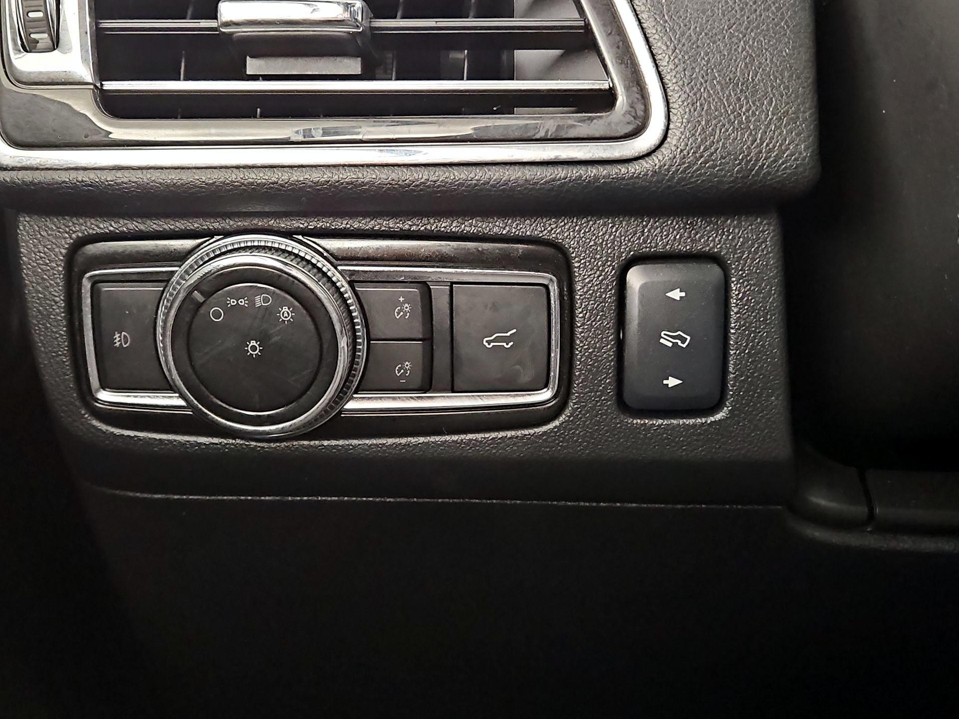 Thumbnail: 2018 Lincoln Navigator - 13