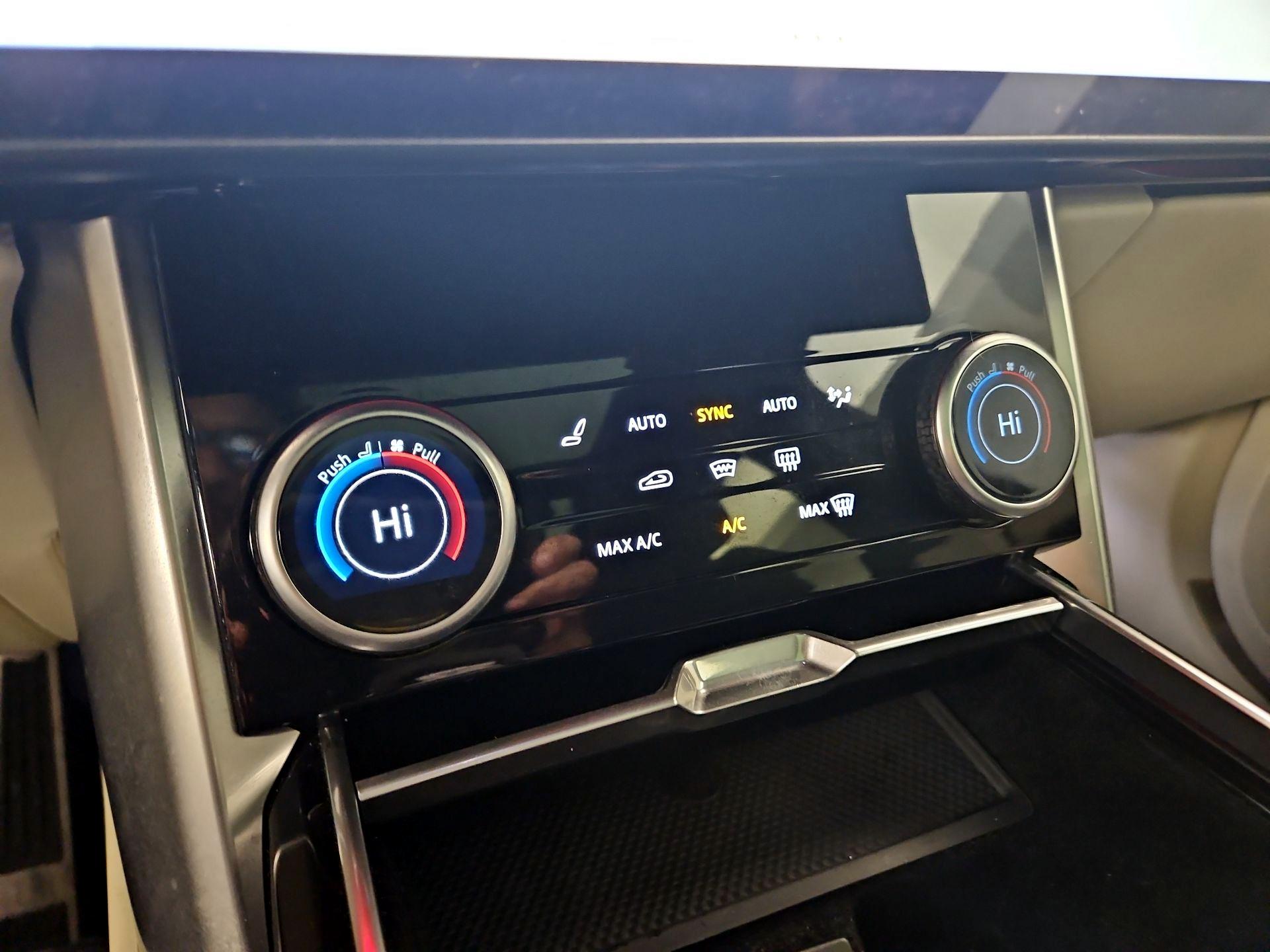 Thumbnail: 2023 Land Rover Range Rover - 16