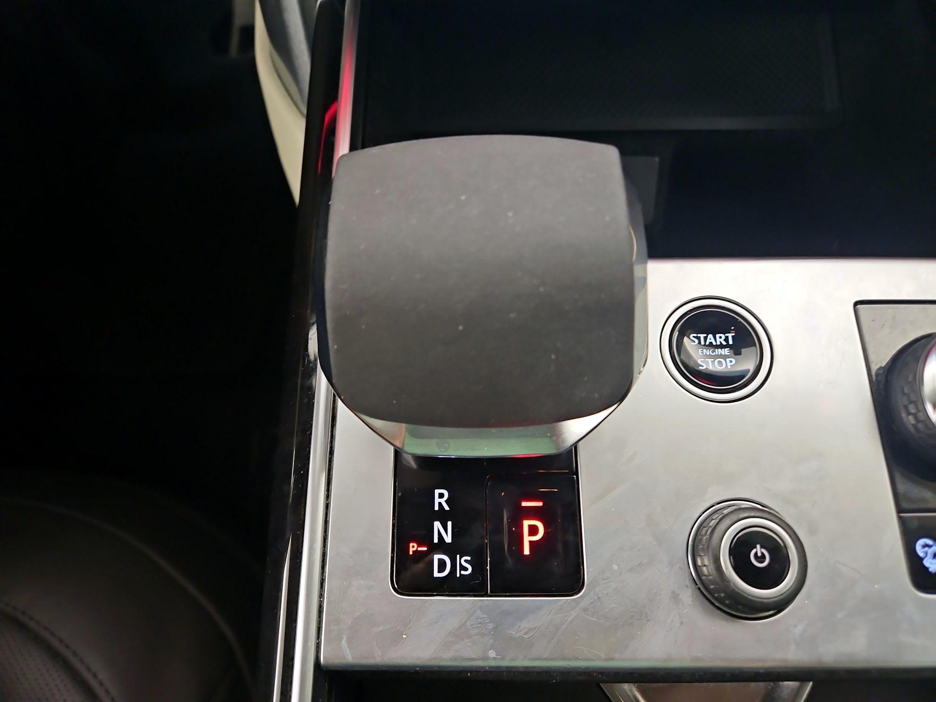 Thumbnail: 2023 Land Rover Range Rover - 17