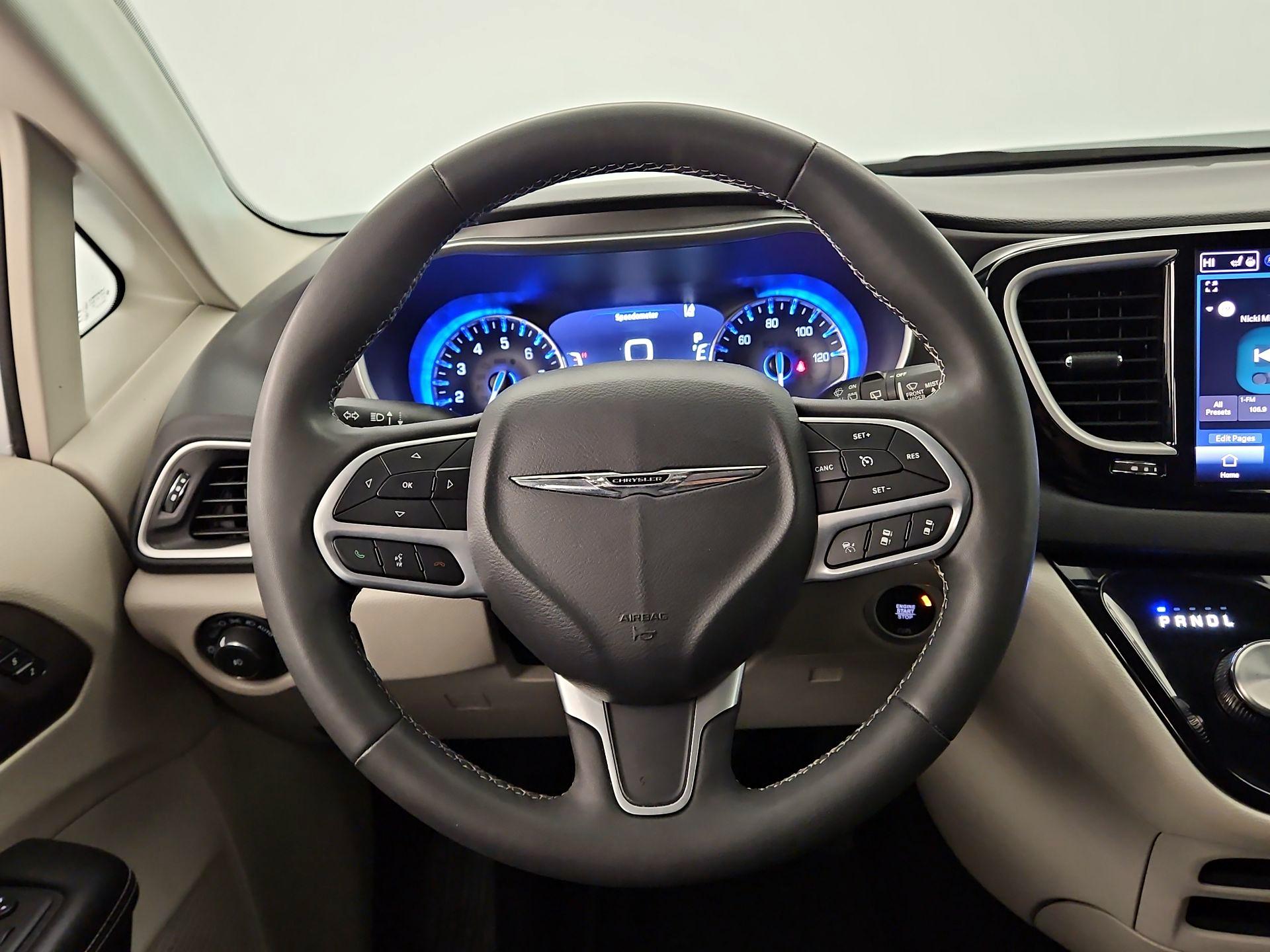 Thumbnail: 2023 Chrysler Pacifica - 10