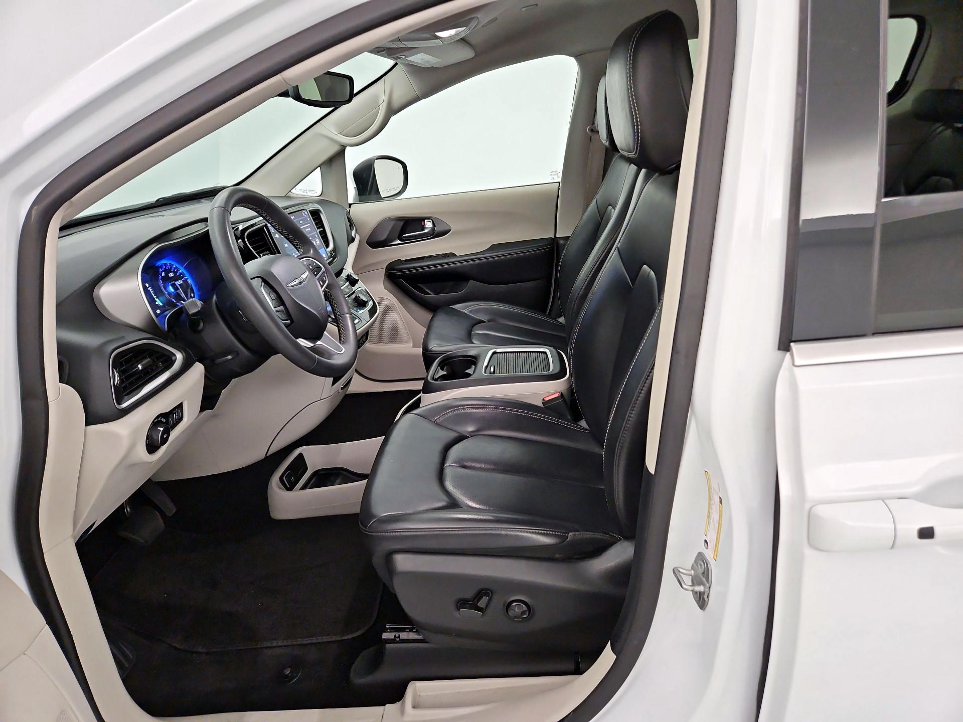 Thumbnail: 2023 Chrysler Pacifica - 11