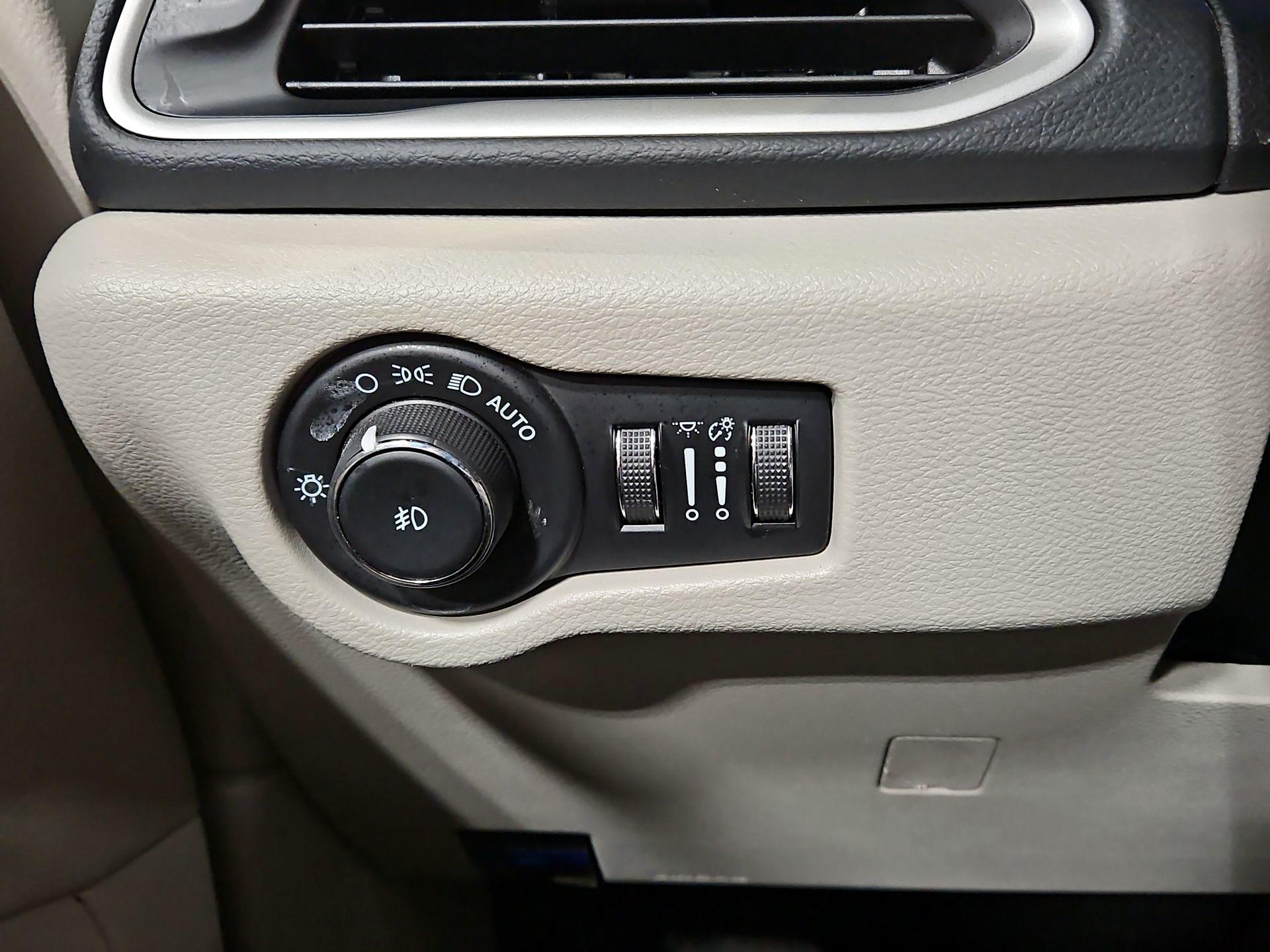 Thumbnail: 2023 Chrysler Pacifica - 13