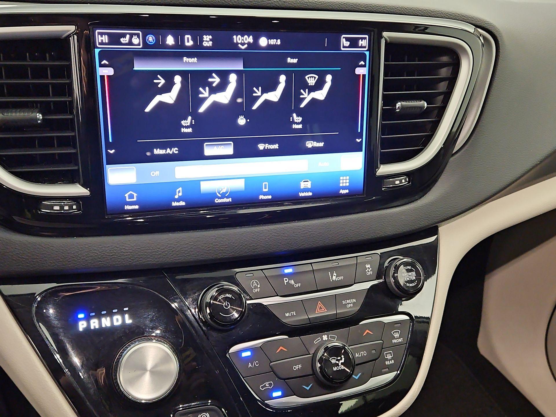 Thumbnail: 2023 Chrysler Pacifica - 16