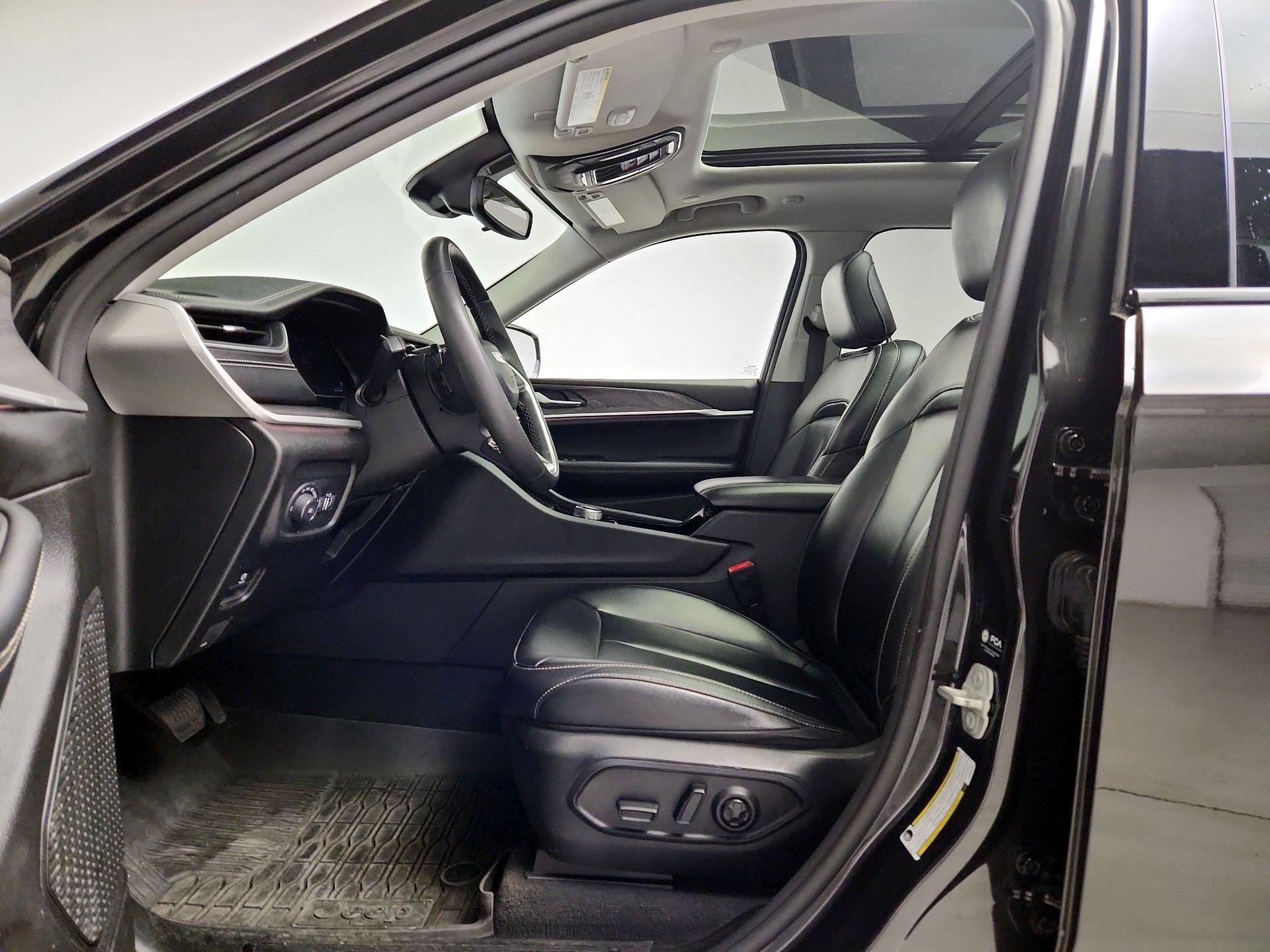 Thumbnail: 2023 Jeep Grand Cherokee - 11