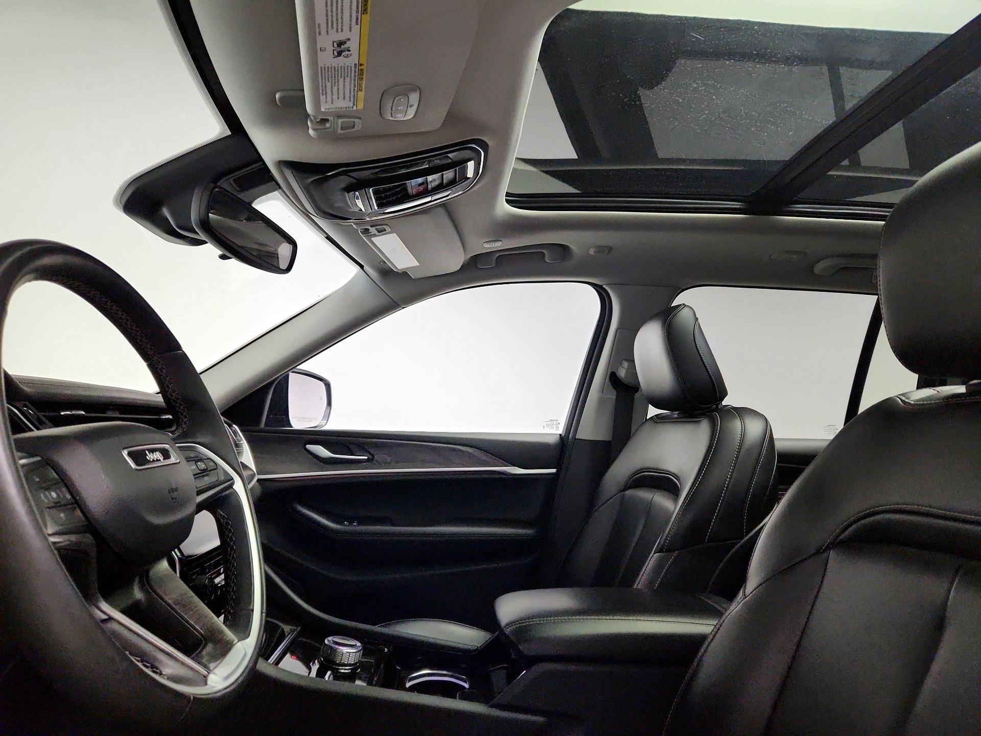 Thumbnail: 2023 Jeep Grand Cherokee - 20